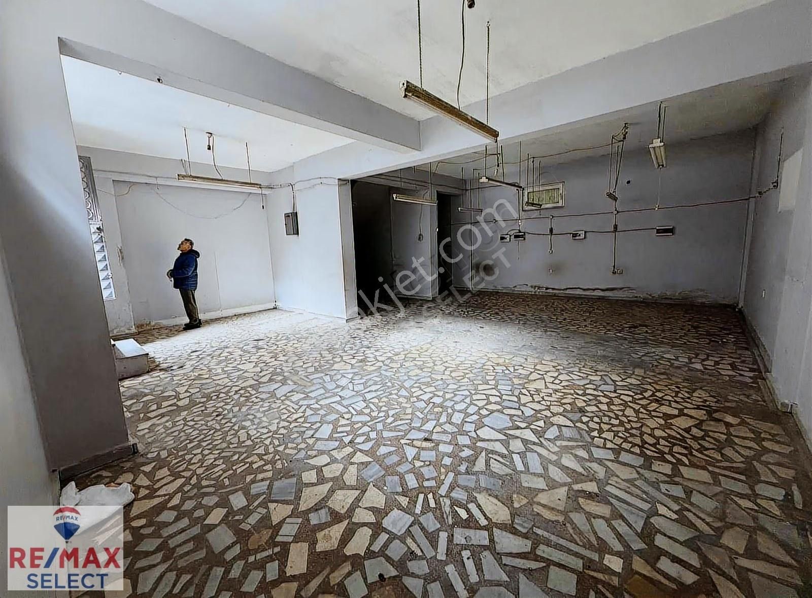 Remax Ozan Tandoğan Kiralık Kullanışlı Dükkan Atölye - Görsel 10