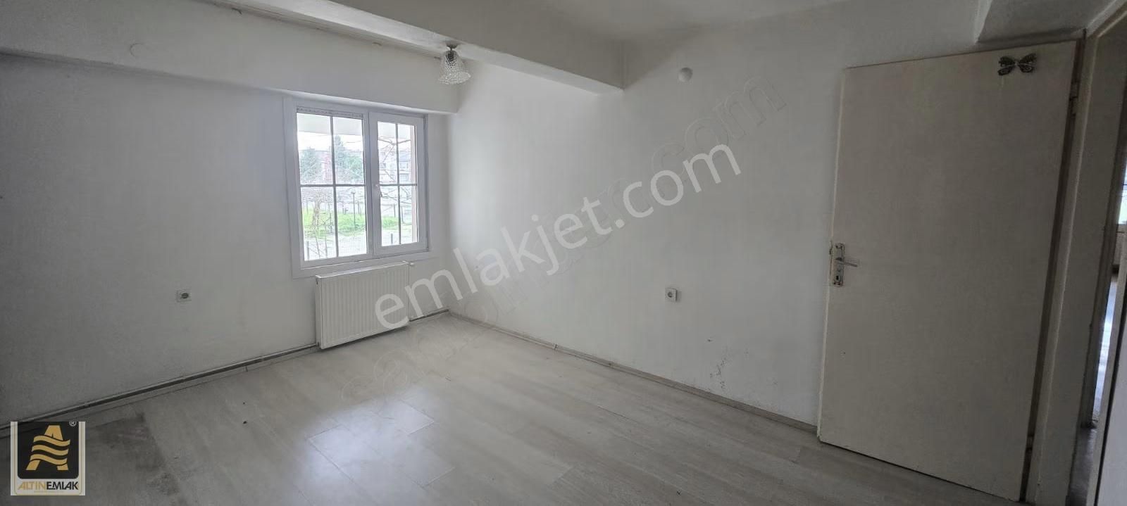 Adnan Menderes Caddesinde Kiralık Daire - Görsel 5