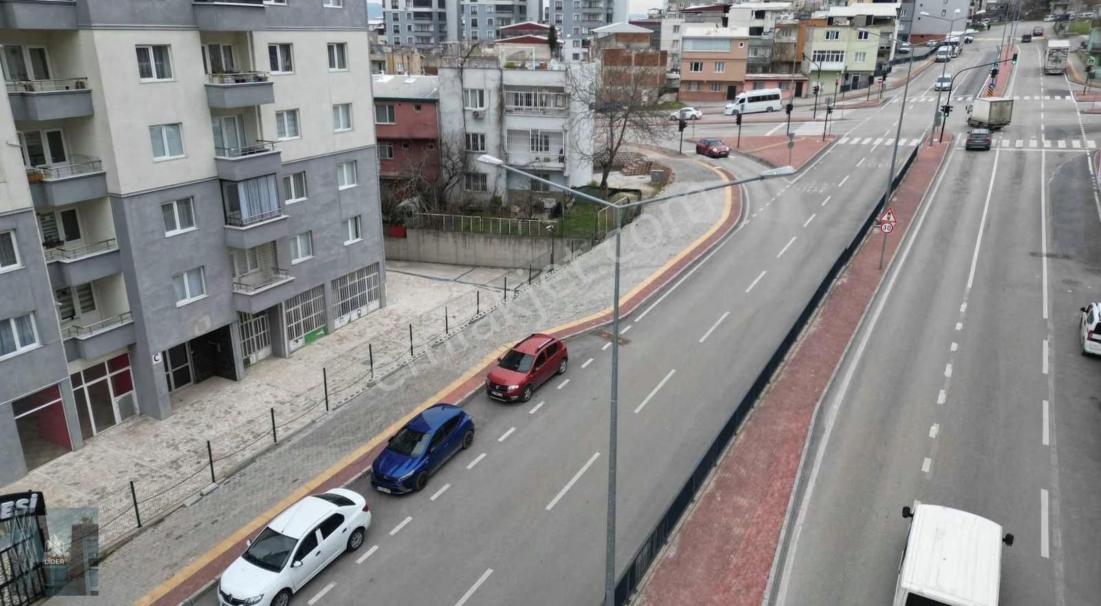 Cadde Üzeri Kiralık Dükkan - Görsel 11