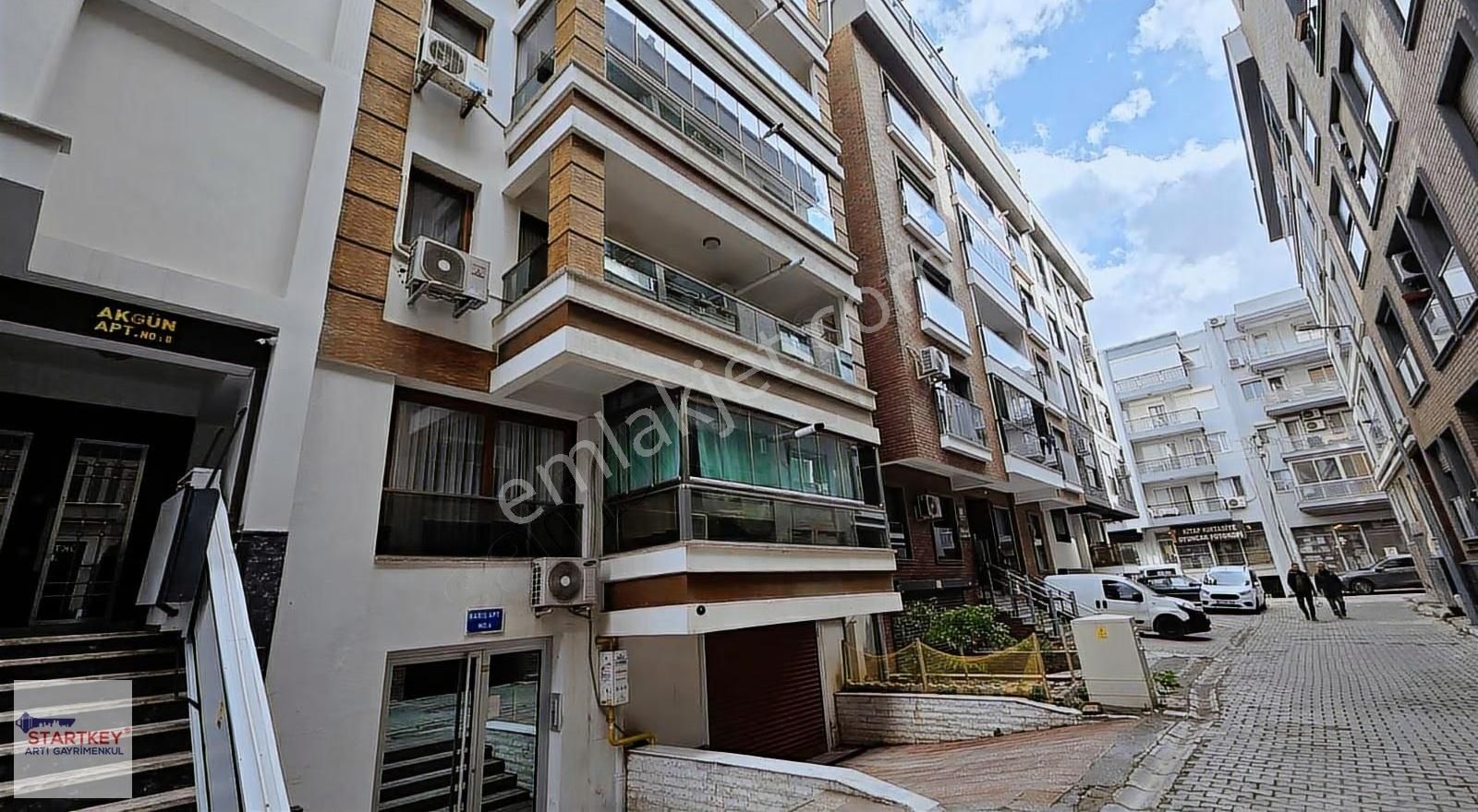 Karşıyaka Yalı Mahallesi, Merkezi Konumda, Satılık 2+1 Daire