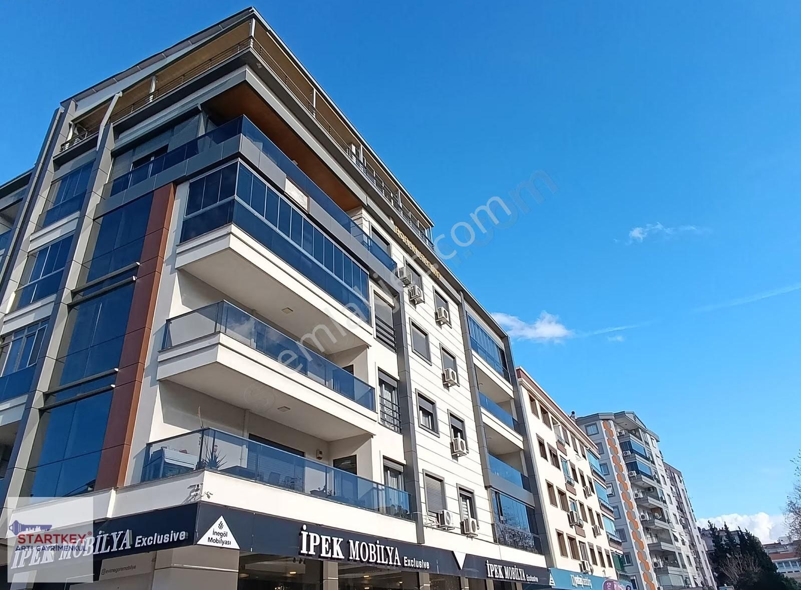 Karşıyaka Ordu Bulvarı Üzerinde Köşe Konum 3+1 Satılık Daire