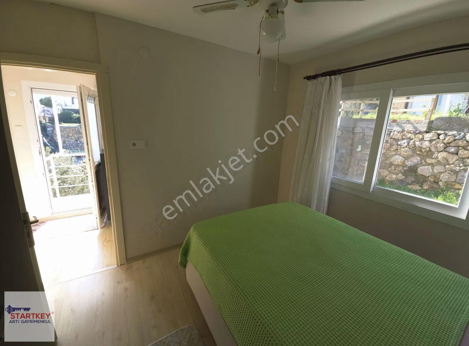 Yeni Foça Çanak Sitesinde Deniz Manzaralı Satılık Yazlık - Görsel 2