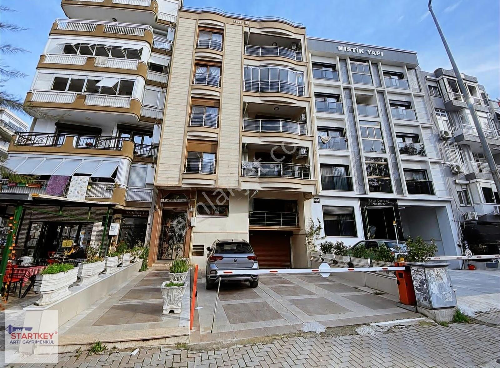 Karşıyaka Bahariye De Geniş 3+1satılık Daire