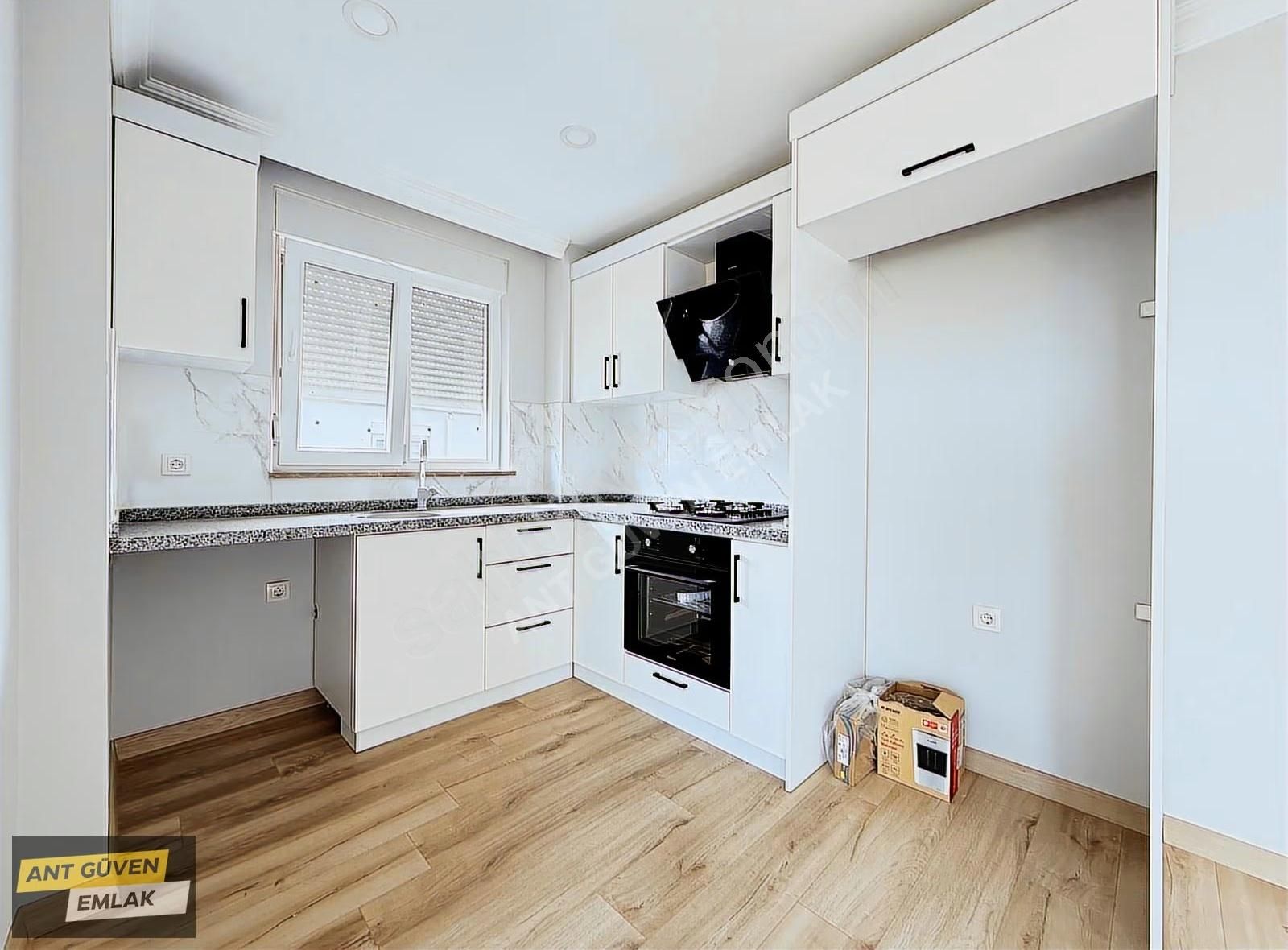 Emsallerinden Geniş Kapalı Pazar Yakını 1+1 Çift Balkonlu Dairee