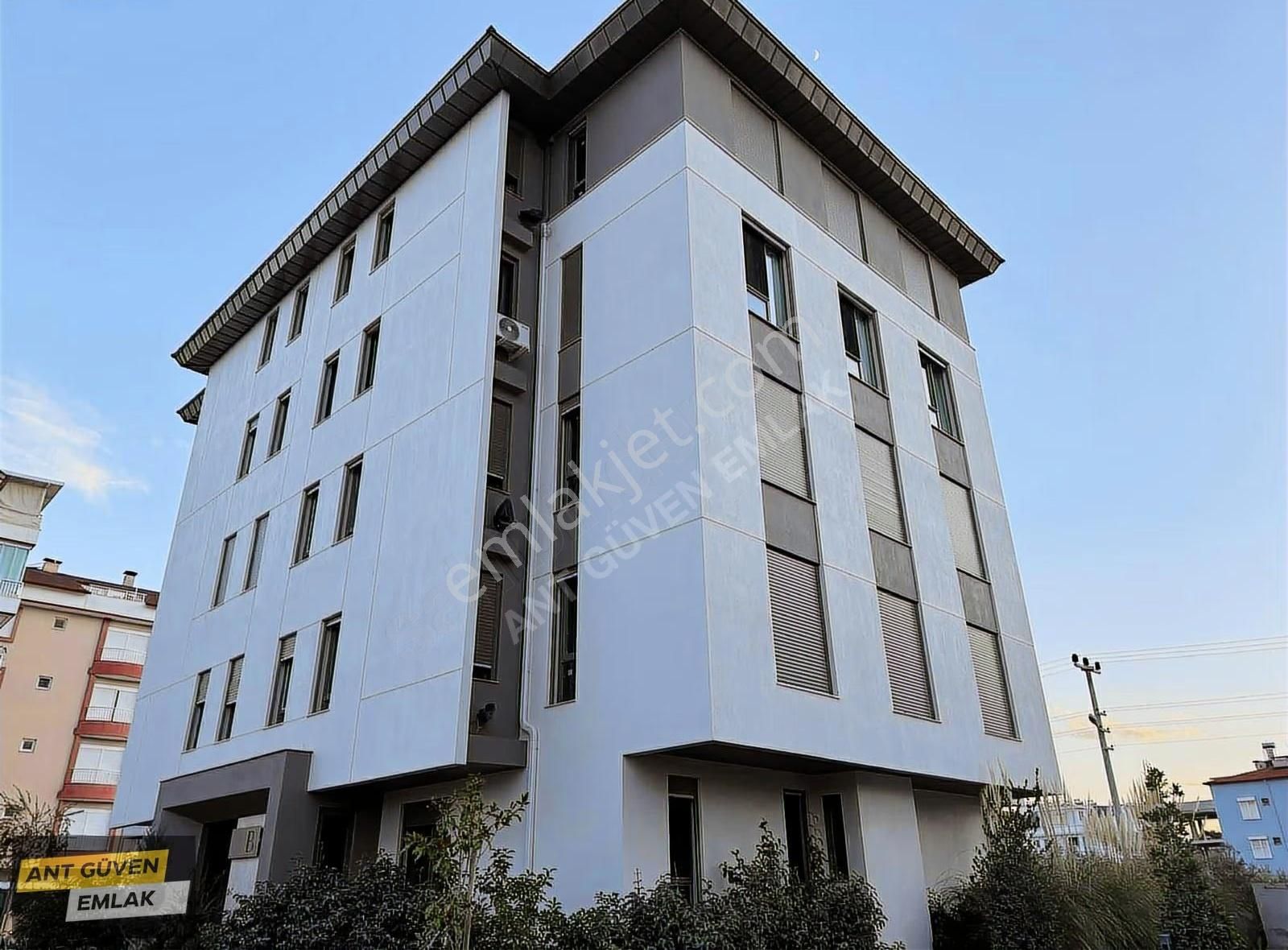Bahçeyaka'nın En Güzel En Kaliteli 3+1 Site İçi Havuzlu Dairesi - Görsel 3