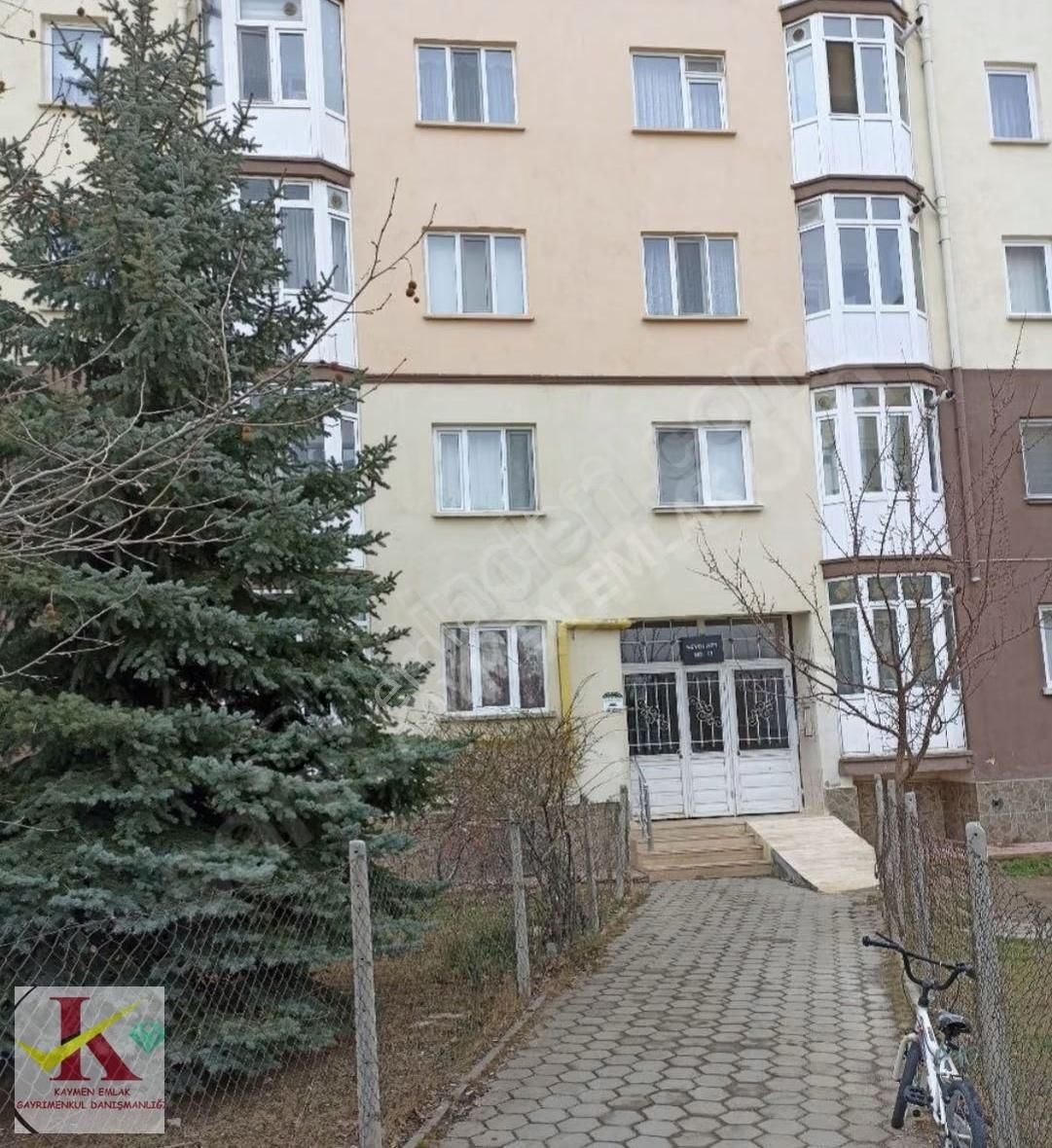 Kaymen Emlak Batıkentte 3+1 130 M2 Asansörlü Arakat Daire