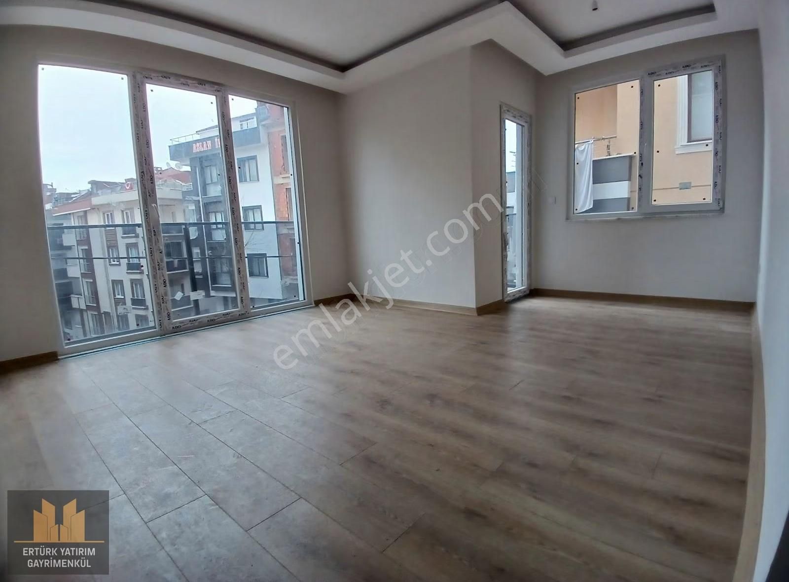 Merkez Mh 2+1 .0 Yeni Köşe Daire 80m2 Ana Cadde Üzeri