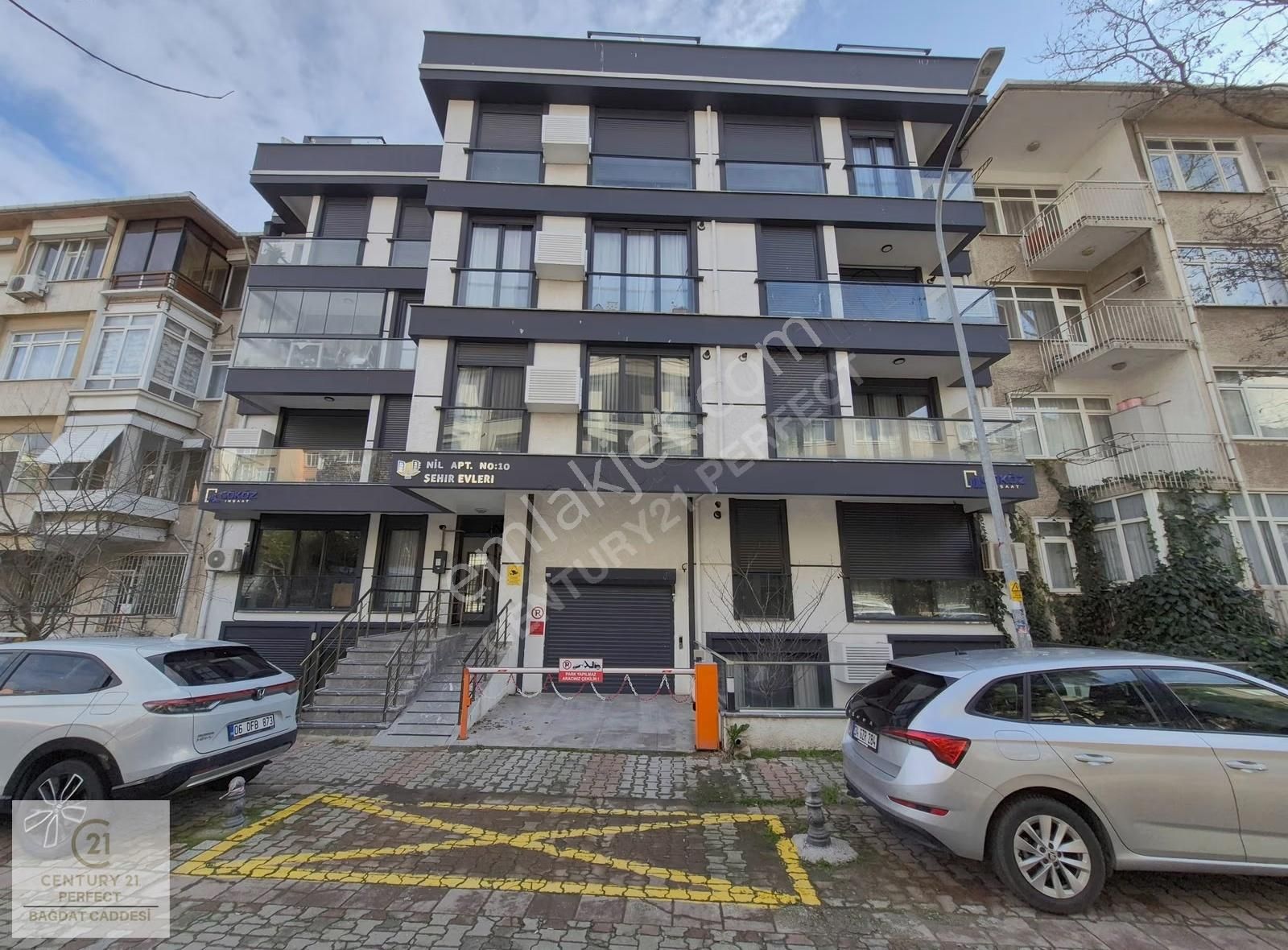 Yeni Binada Merkezi Lokasyon Ara Kat Kiralık 1+1 Daire