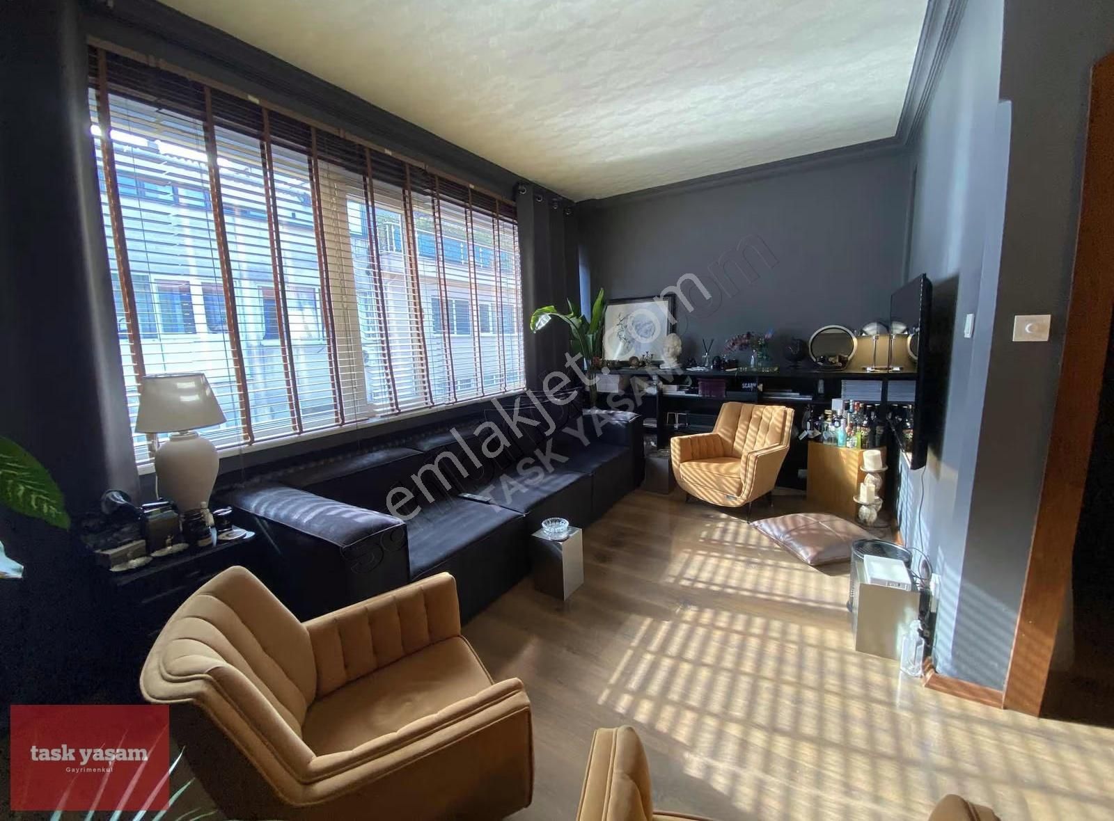 Teşvikiyede Muhteşem Konumda Fırsat 2+1 Daire