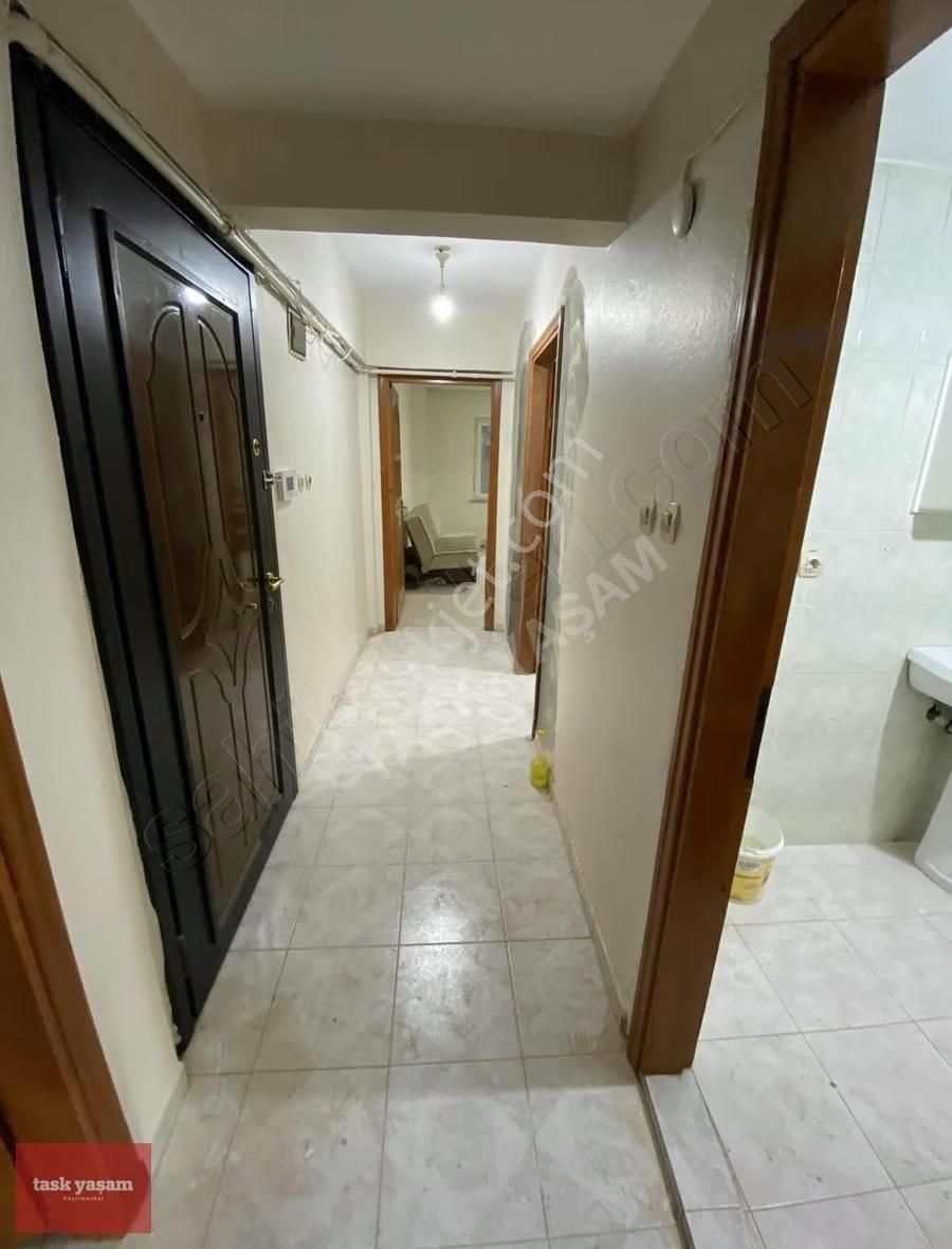 Gülbaharda Kiralık İçi Yenilenmiş 2+1 Daire - Görsel 16