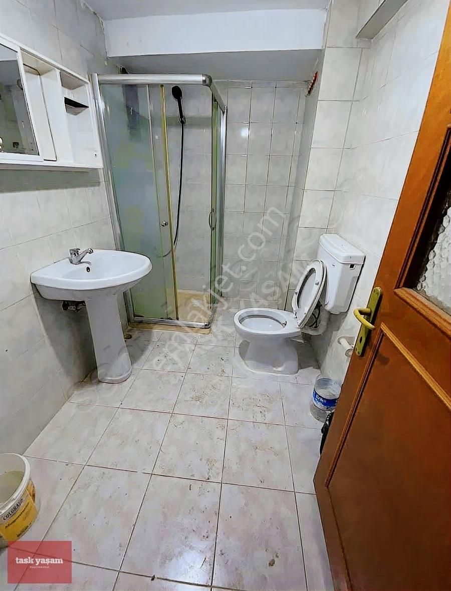 Gülbaharda Kiralık İçi Yenilenmiş 2+1 Daire - Görsel 3