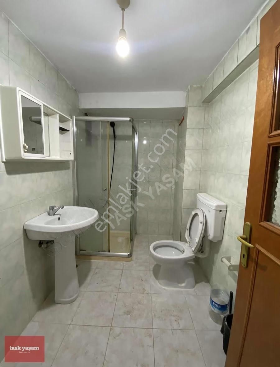 Gülbaharda Kiralık İçi Yenilenmiş 2+1 Daire - Görsel 7