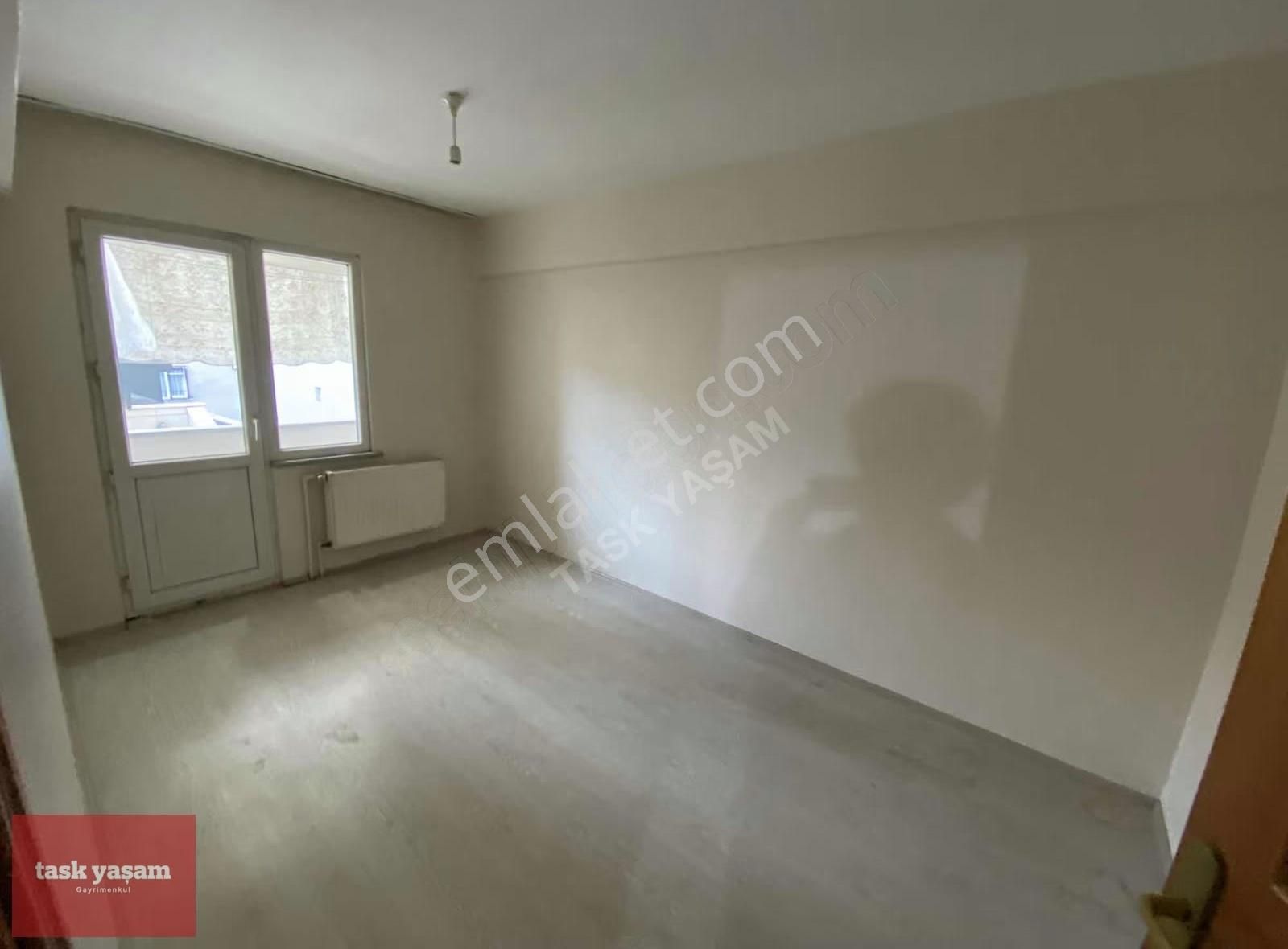 Gülbaharda Kiralık İçi Yenilenmiş 2+1 Daire - Görsel 13