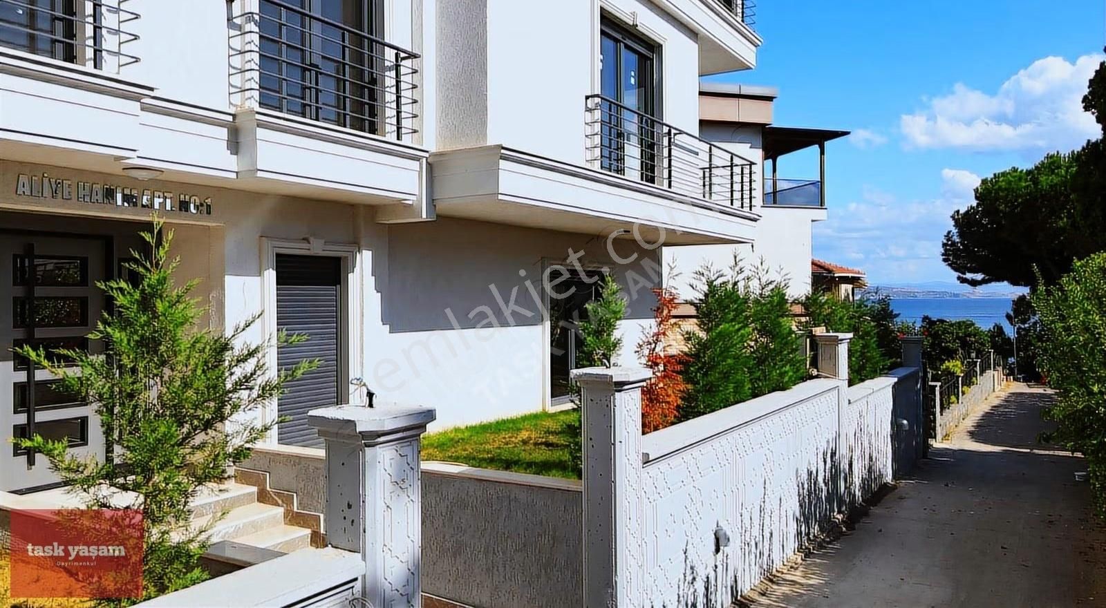 Denize Sıfır | Full Deniz Manzaralı | 60 M² Özel Bahçeli 2+1) - Görsel 2