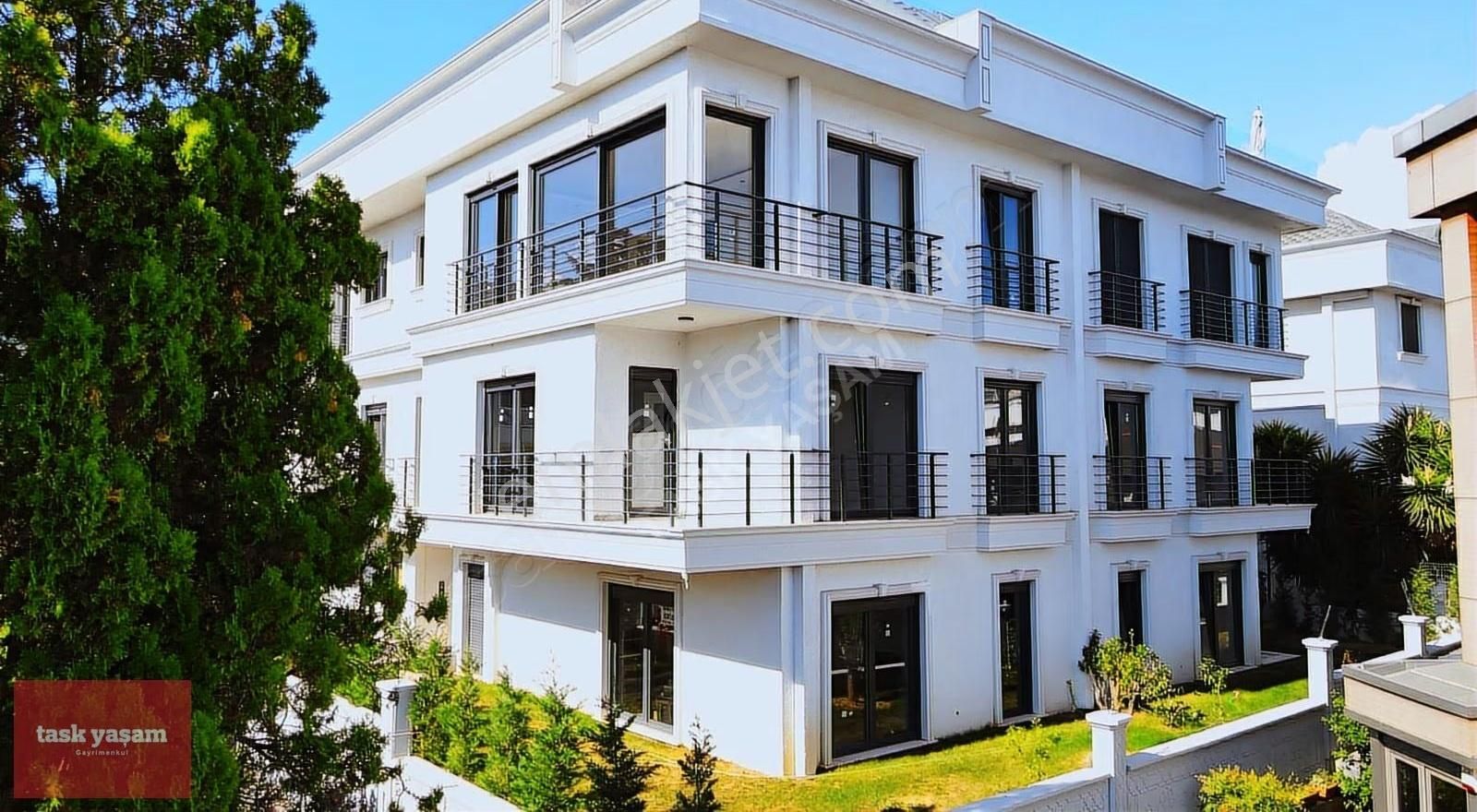 Denize Sıfır | Full Deniz Manzaralı | 60 M² Özel Bahçeli 2+1)