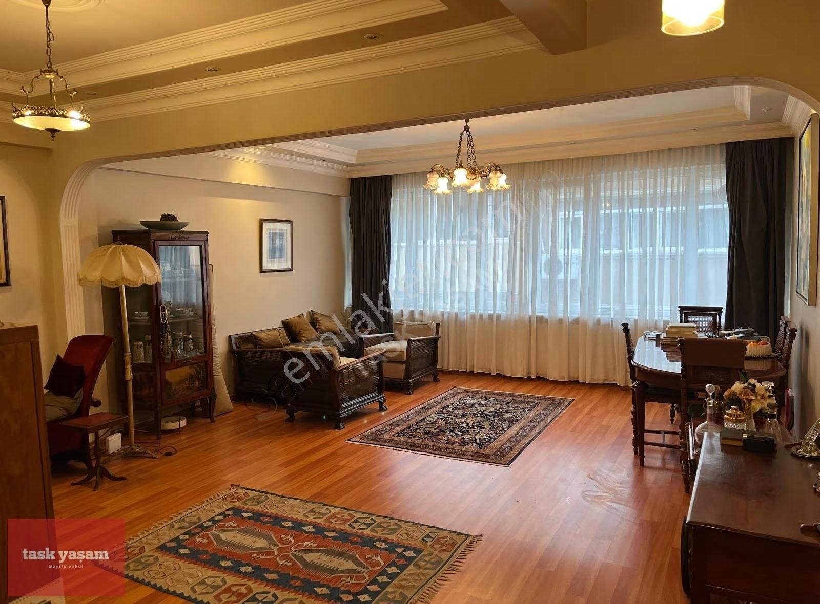 Şişli Feriköy Mahallesi'nde Satılık 3+1 Bakımlı Ferah Daire