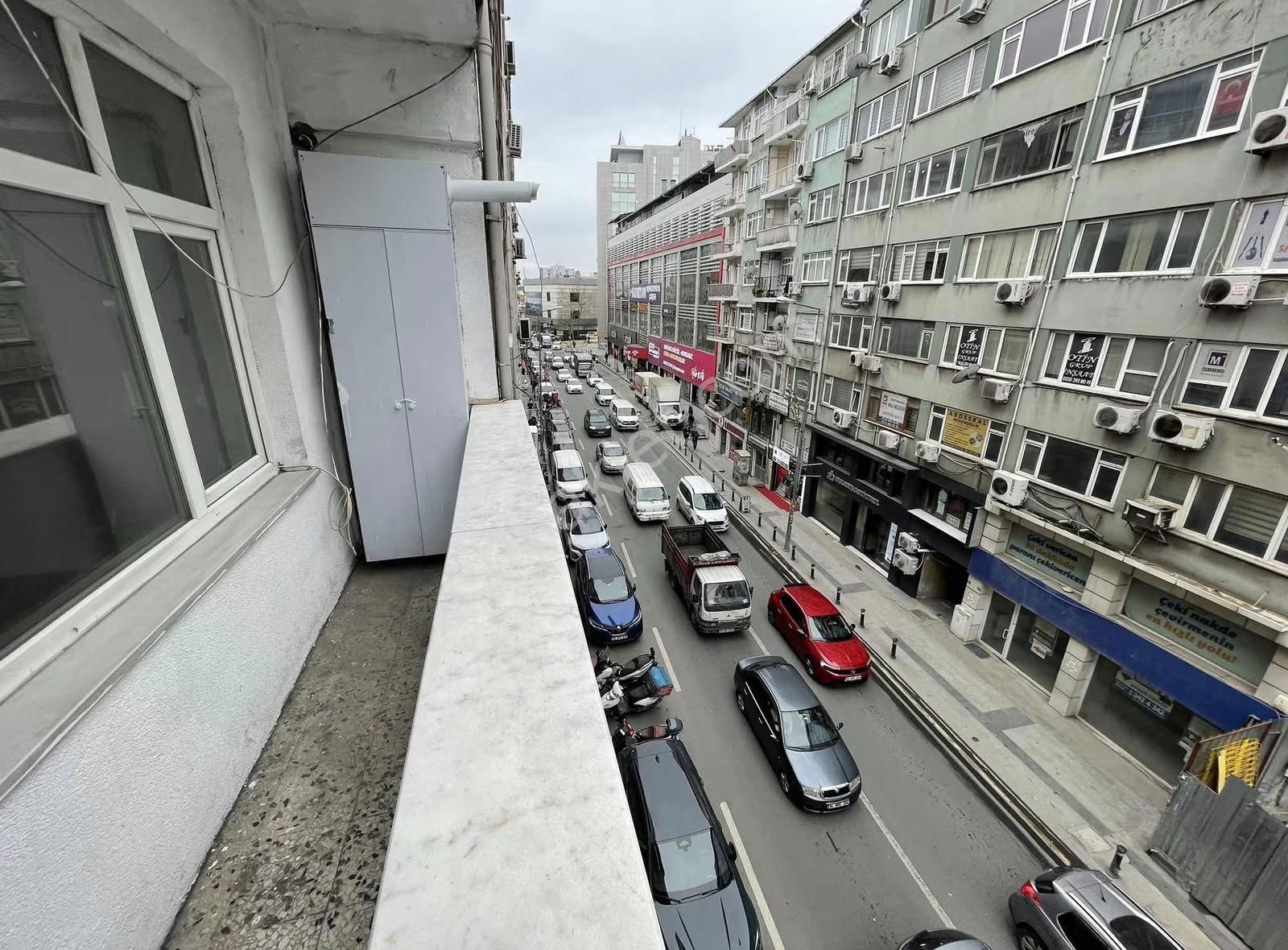 Bayrampaşa Yenidoğan Mah | 110 M² Asansörlü 2+1 Kiralık Daire! - Görsel 8