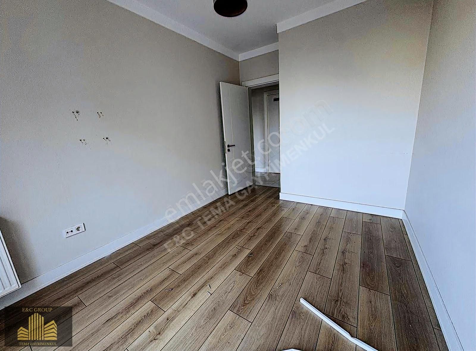 Tema İstanbul 1,de Satılık 4+1 196,m2 Boşş Daire - Görsel 3