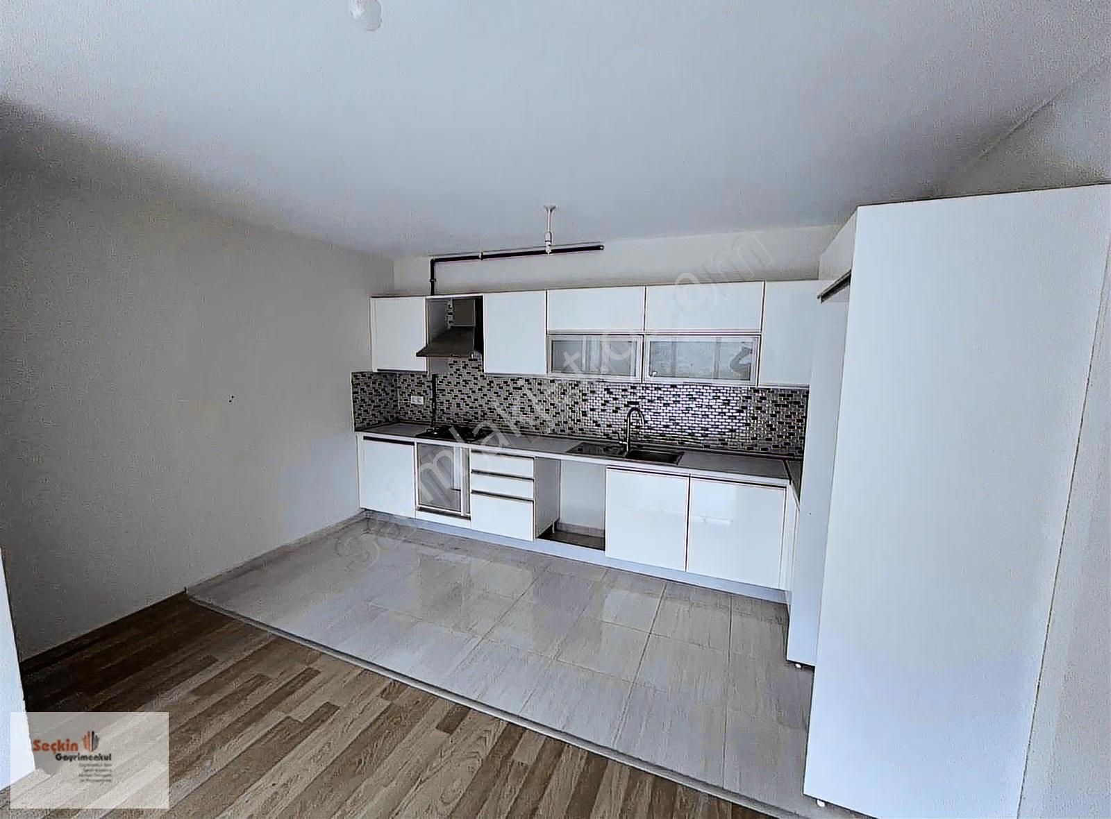 Maltepe Zümrütevlerde Full Ada Sitesi İçerisinde 2+1 80m2 Net - Görsel 2