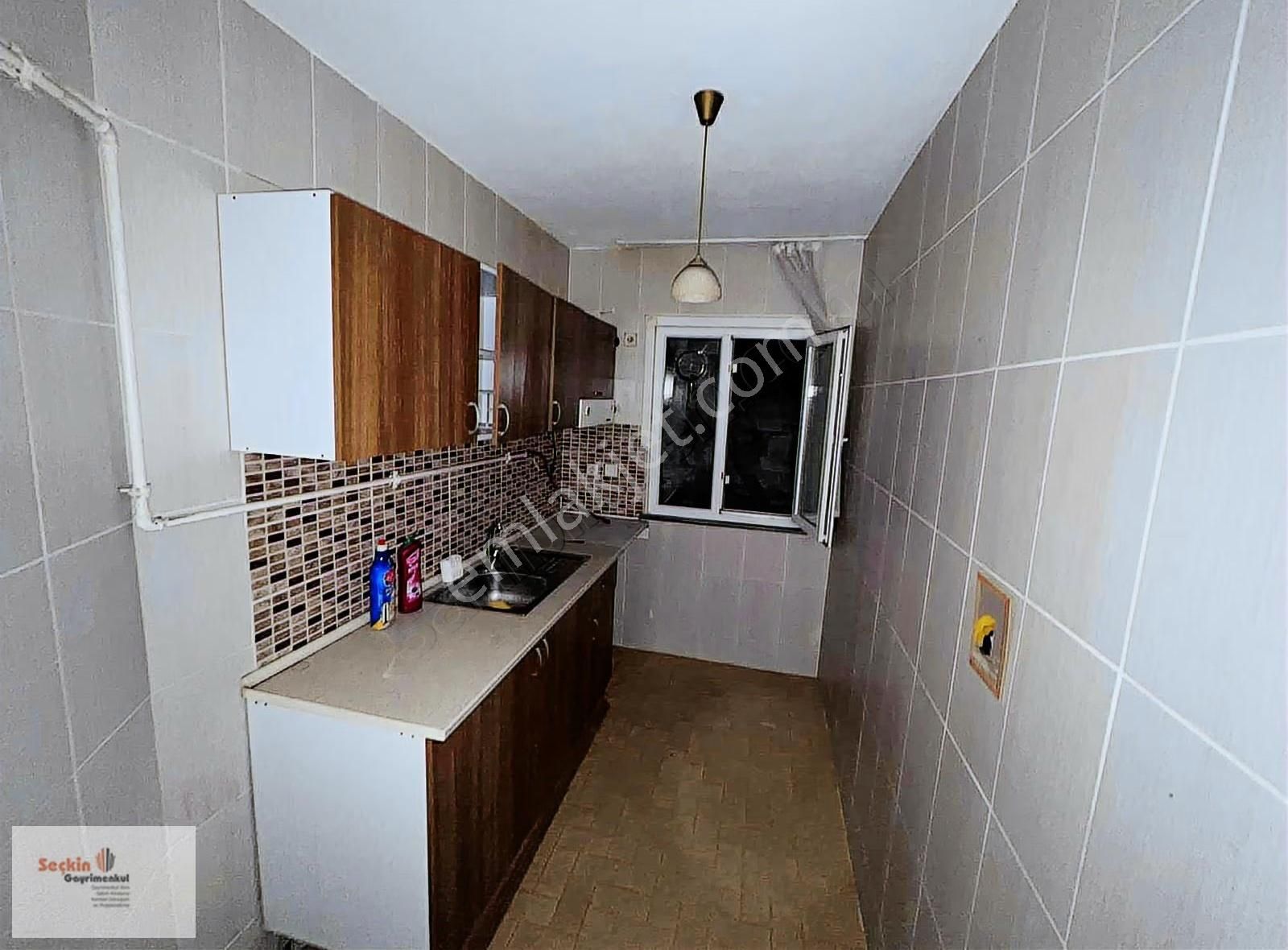 Maltepe Zümrütevlerde Metroya Yakın Cadde Üzeri 2+1 80m2 1.kat - Görsel 3