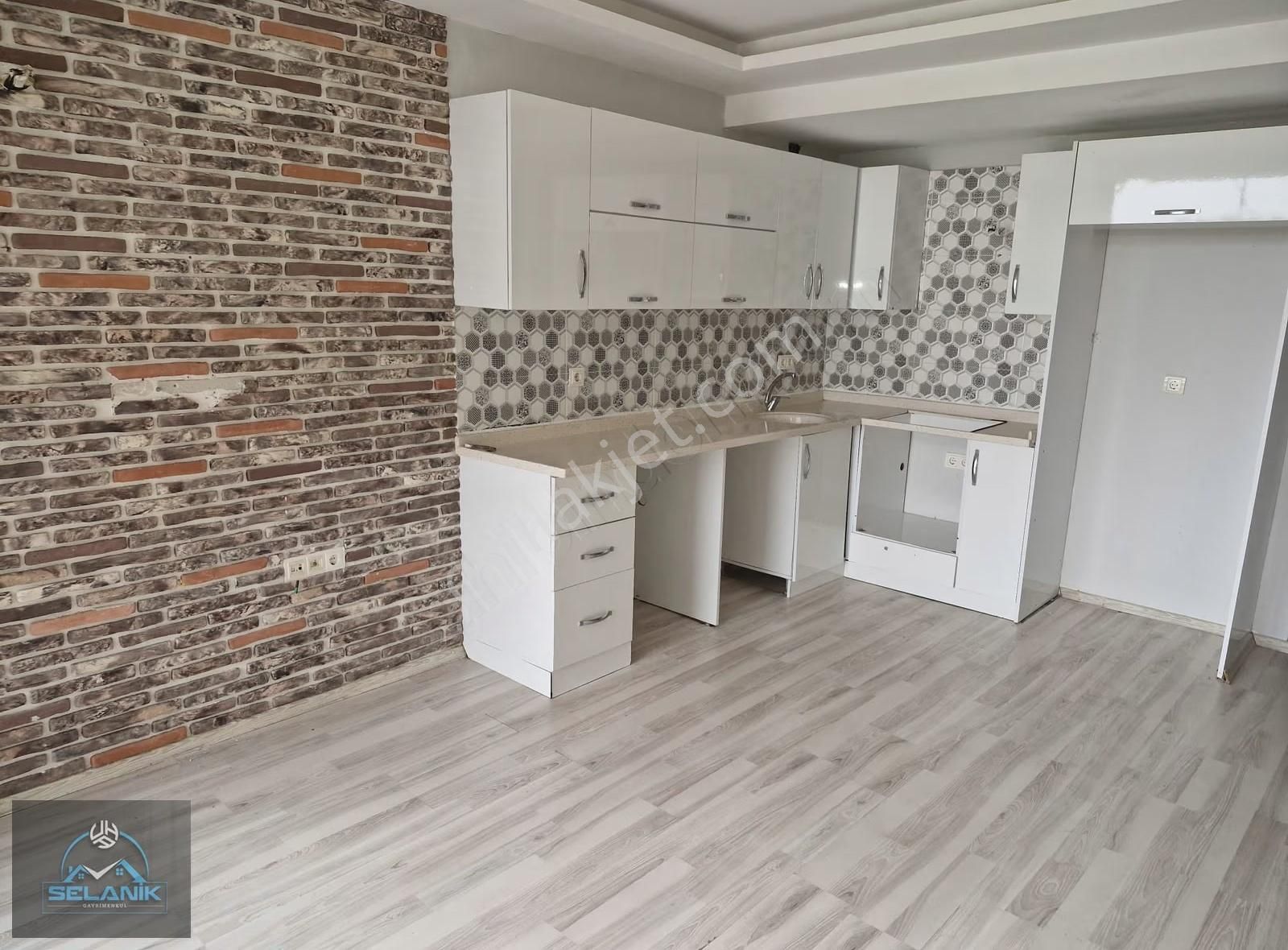 Karslılarda Yüzme Havuzlu Satılık Dubleks 2+1 Açık Mutfak Daire - Görsel 2