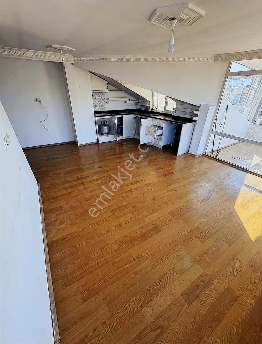 Sancaktepe Sarıgazi Atatürk Mah Bayana Kiralık 1+1 Çatı Katı - Görsel 5