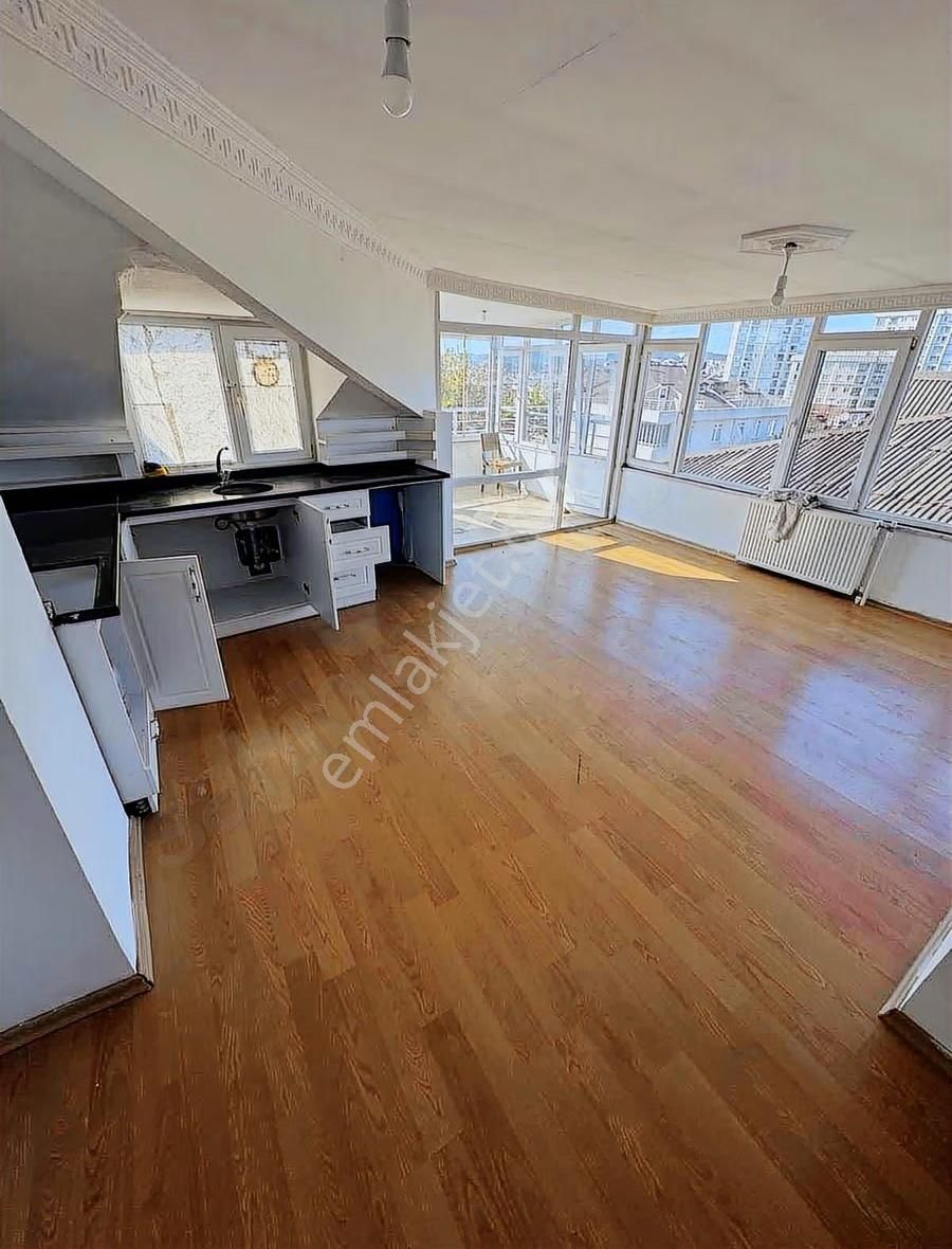 Sancaktepe Sarıgazi Atatürk Mah Bayana Kiralık 1+1 Çatı Katı - Görsel 2