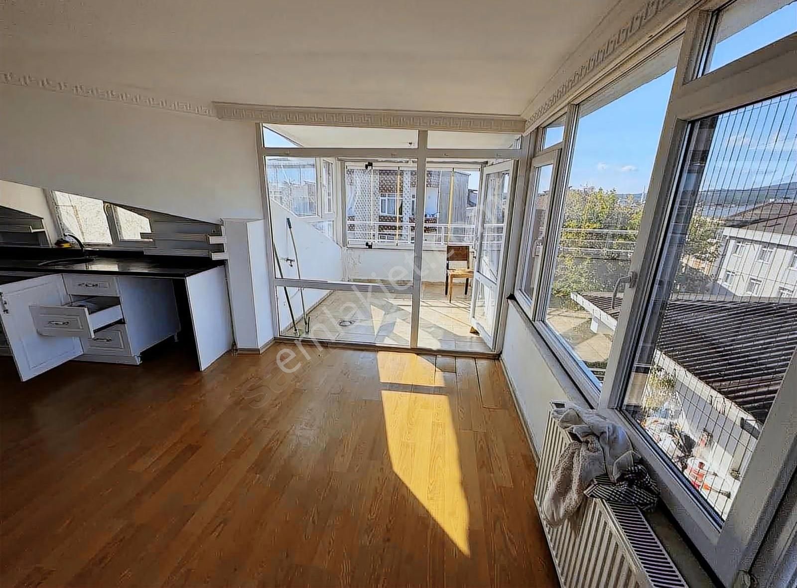 Sancaktepe Sarıgazi Atatürk Mah Bayana Kiralık 1+1 Çatı Katı - Görsel 6