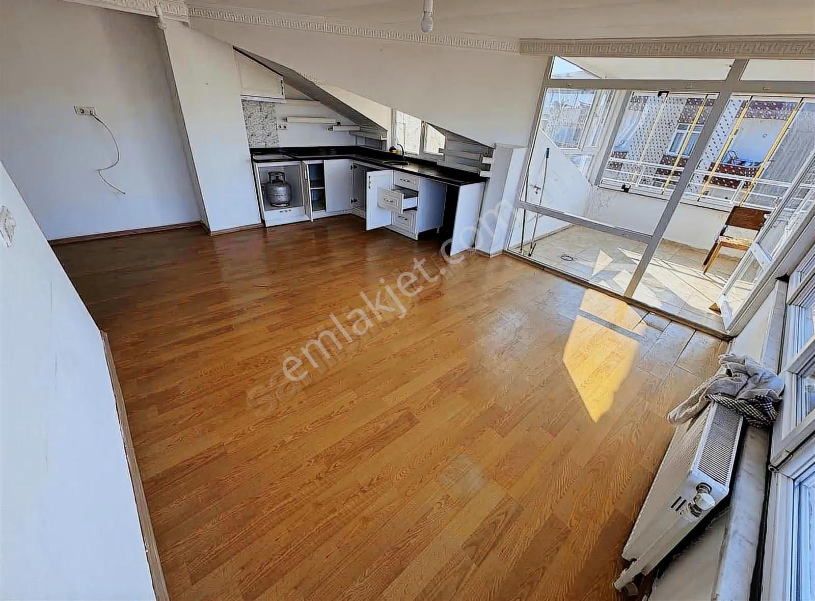 Sancaktepe Sarıgazi Atatürk Mah Bayana Kiralık 1+1 Çatı Katı - Görsel 10