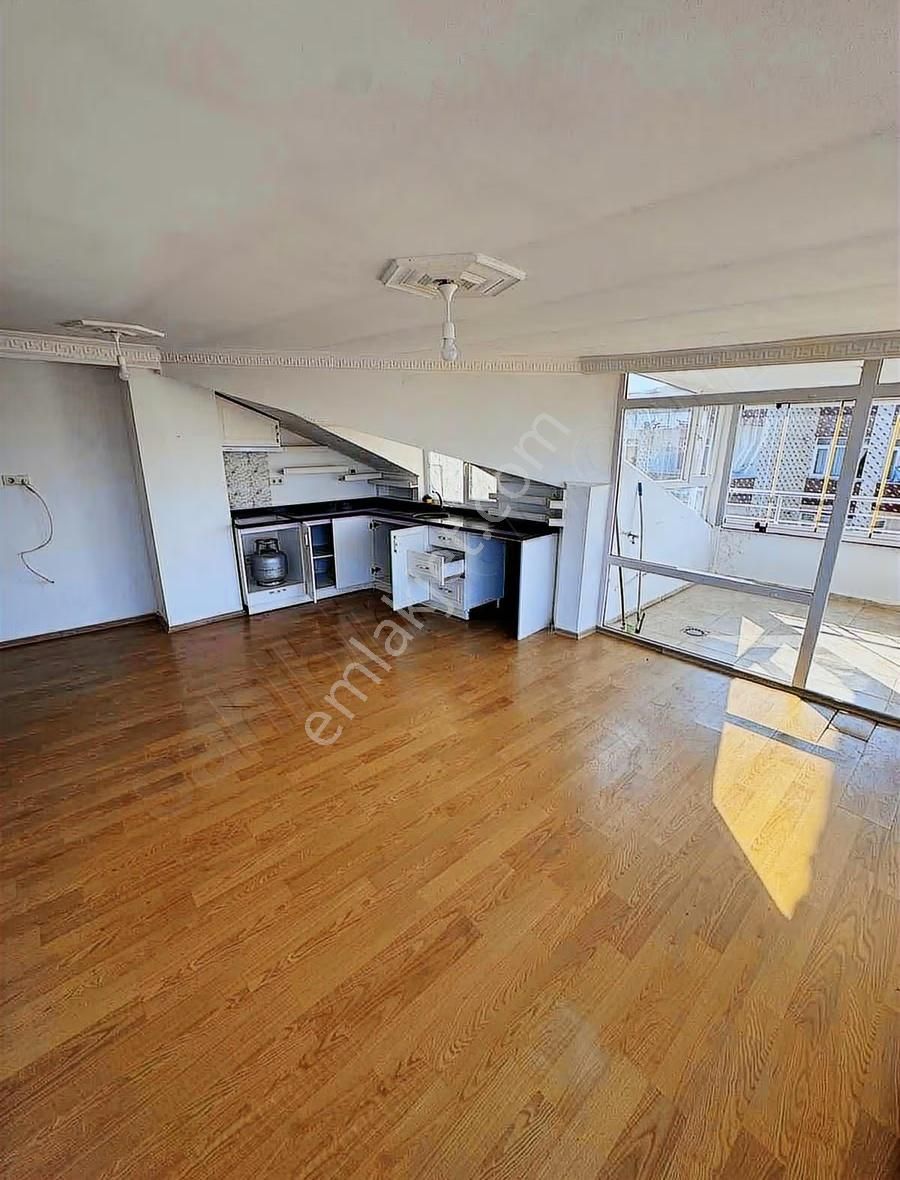 Sancaktepe Sarıgazi Atatürk Mah Bayana Kiralık 1+1 Çatı Katı - Görsel 7