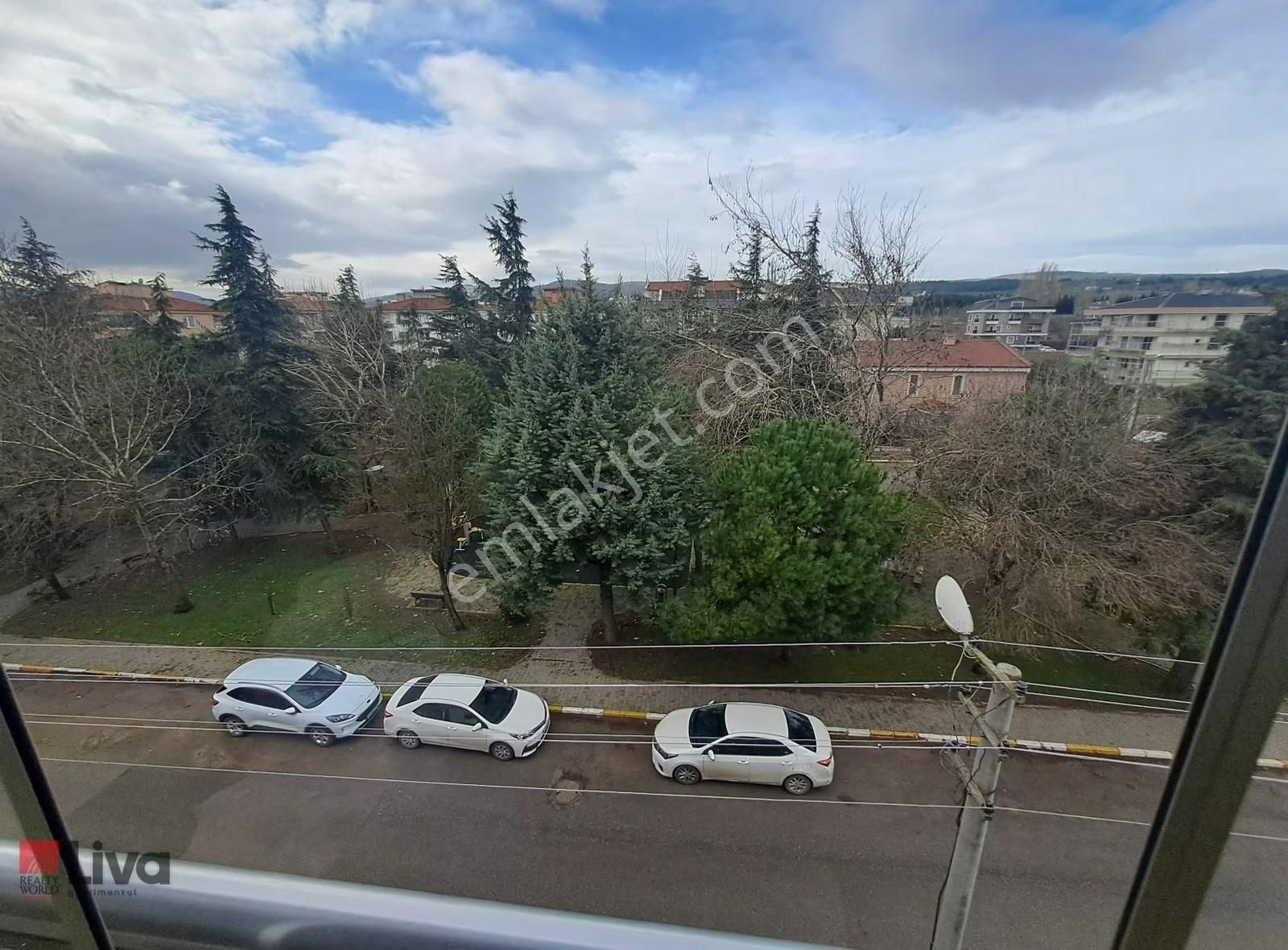 Liva'dan Paşaalanı Mah.satılık Mükemmel Konum Geniş 3+1 Daire - Görsel 9