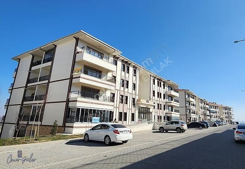 Güler^den Yakacık Tokide 2.kat Ön Cephe 3+1 130m2 5.700tl Taksit