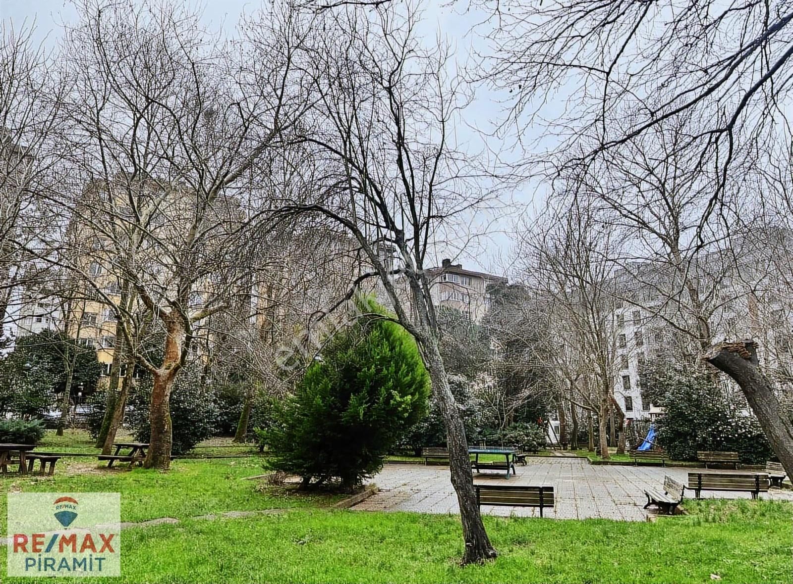 Acıbadem' İn Gözde Sitesi Yeniköyde Ferah Ve Aydınlık 3+1