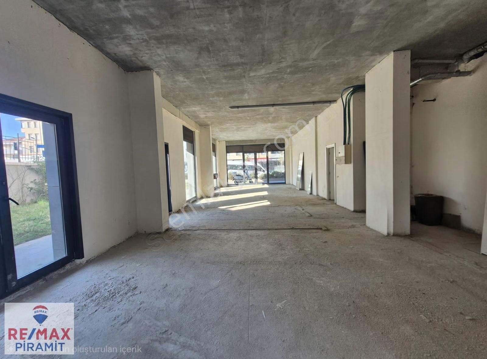 Kirazlıtepe Toki Konutları Ön Cephe Yüksek Tavan Dükkân - Görsel 6