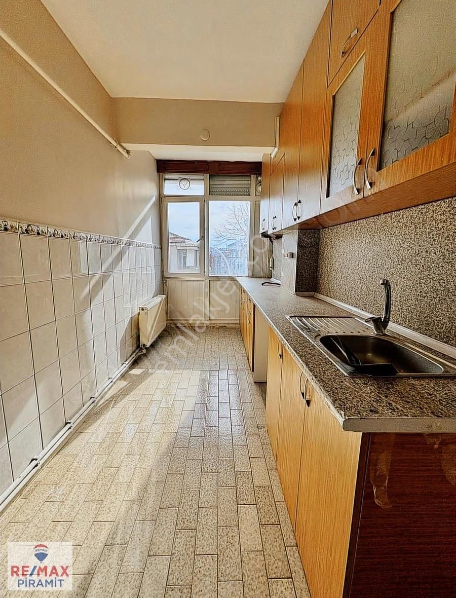 Üsküdar Sultantepe'de Katta Tek, Arakat Kiralık 3+1 Geniş Daire - Görsel 31