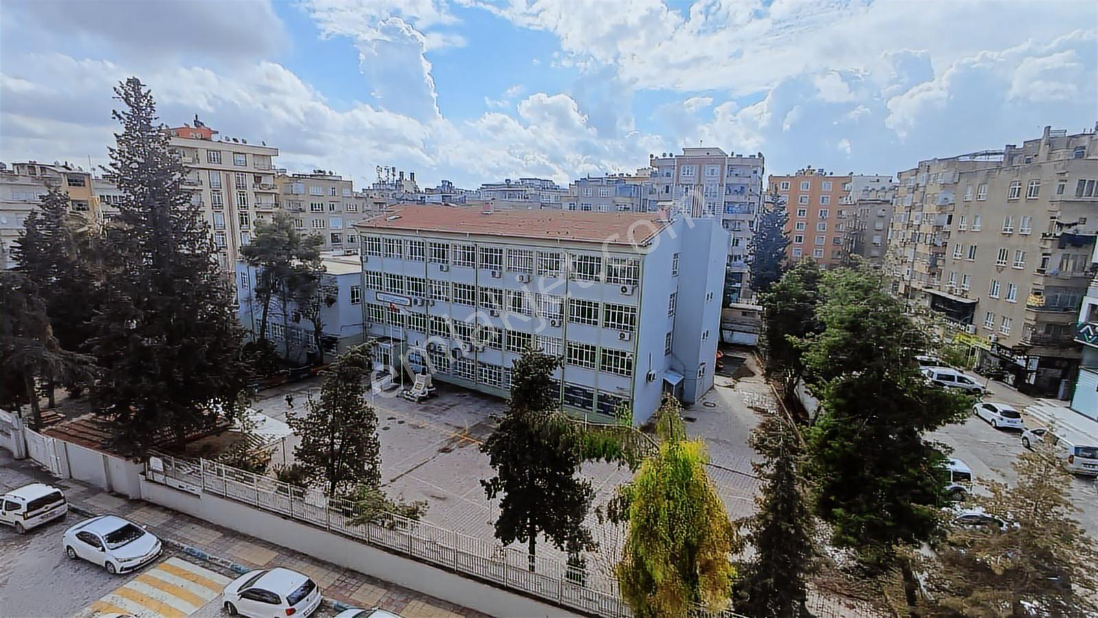 Güzel Emlak Tan Bahçeli Evlerde Uyğun Daire - Görsel 2