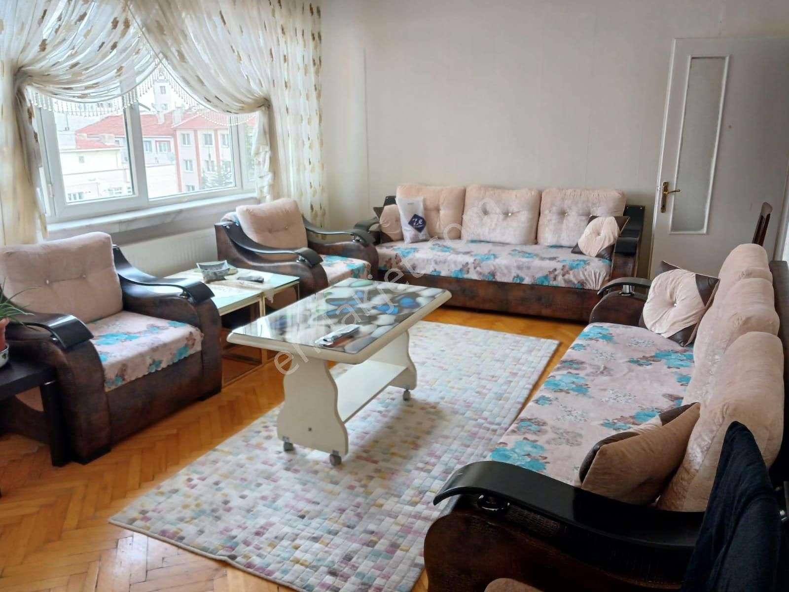 Eskişehir Merkez Yeni Mah. Çarşıya Yakın Kiralık 3+1 Daire