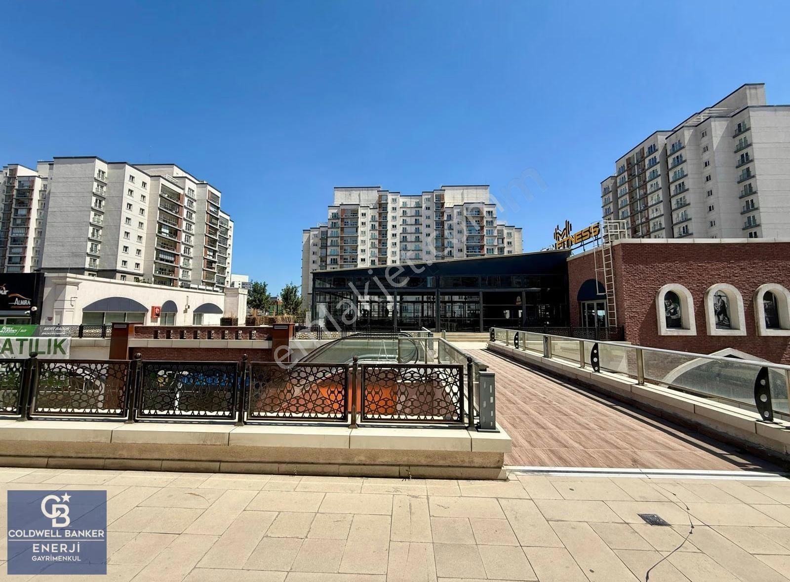 Bahçeşehir 2.kısım Cadde Flora'da Ticari Kiralık Dükkan - Görsel 2