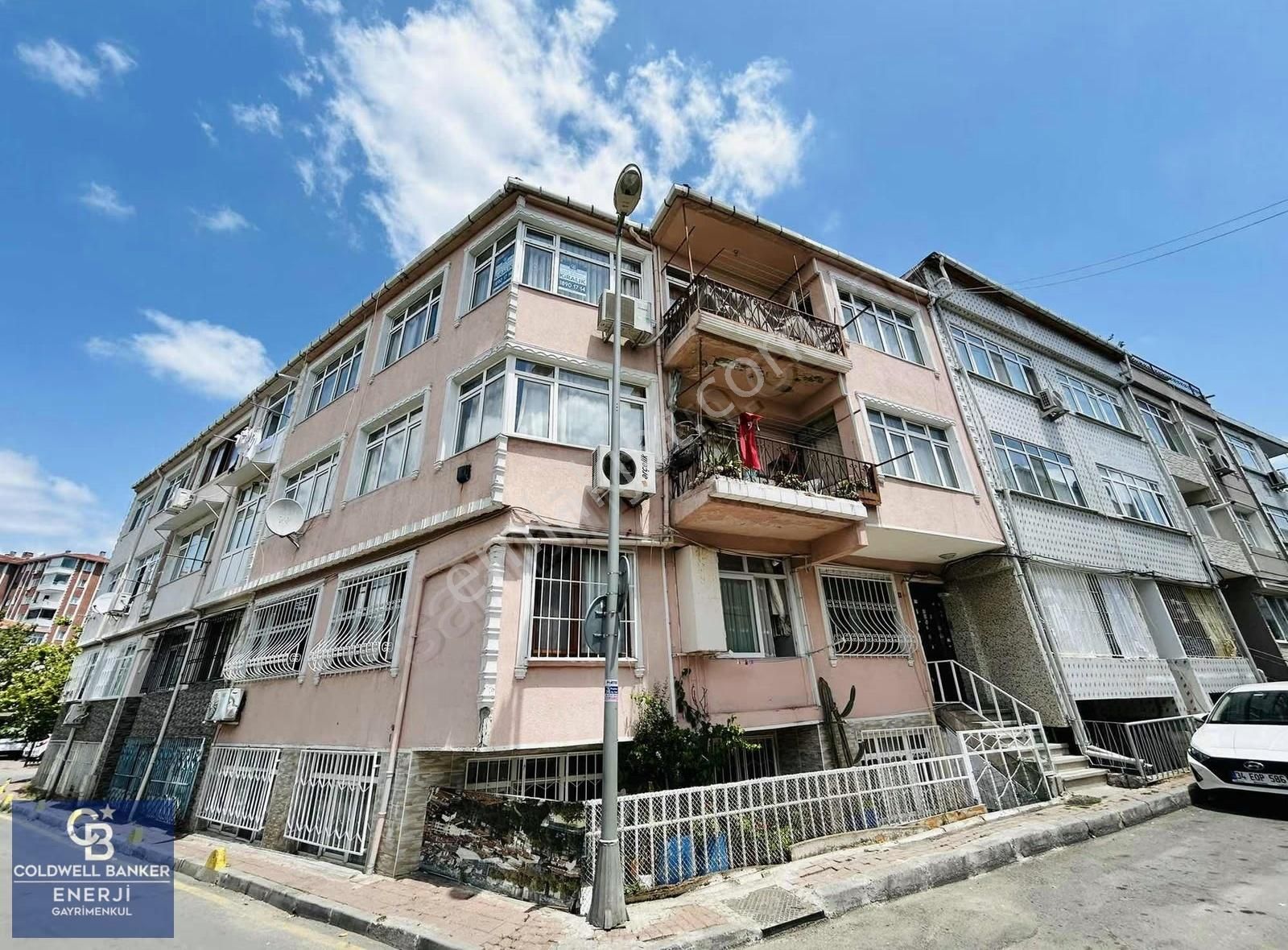 Kocamustafapaşa Sümbül Efendi Mah. Kiralık 3+1 Daire Eşyalı