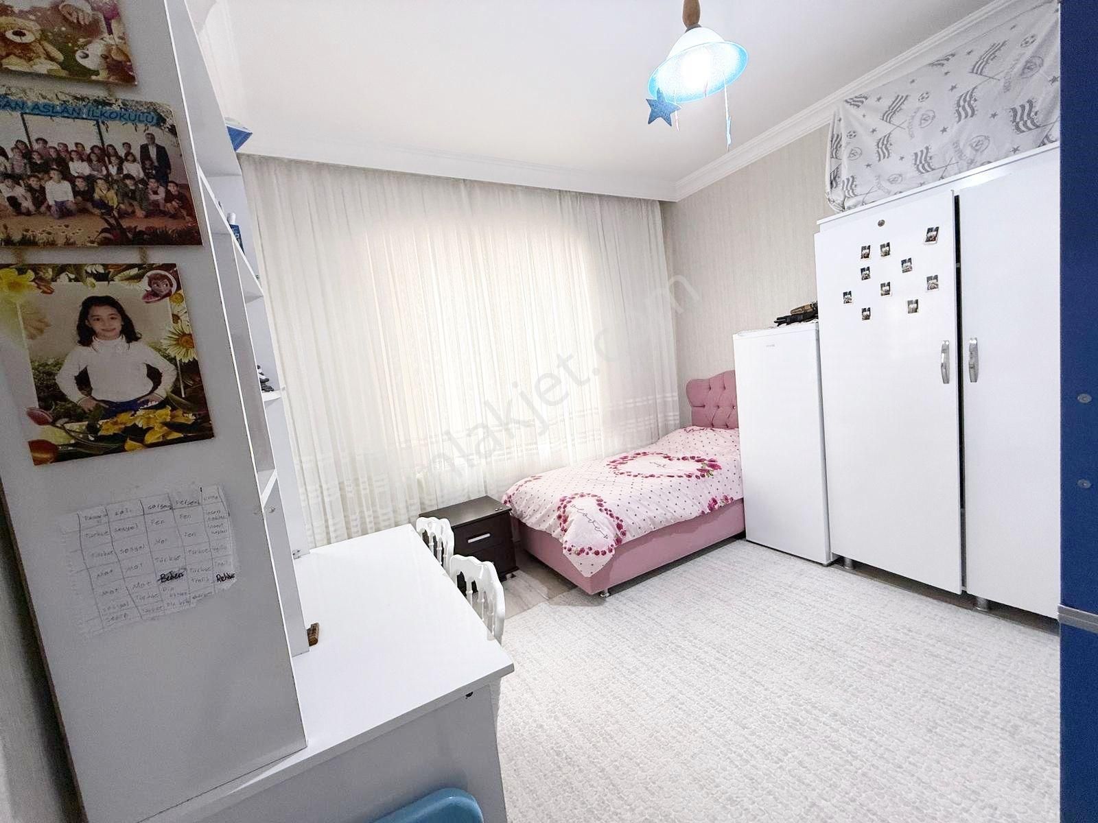 Beykent'te Ferah Ve Geniş Özel Duvar Kâğıtlı, Modern 2+1 Daire - Görsel 15