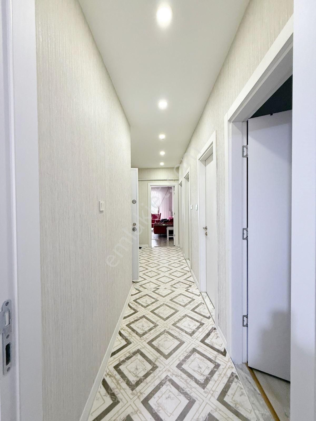 Beykent'te Ferah Ve Geniş Özel Duvar Kâğıtlı, Modern 2+1 Daire - Görsel 9
