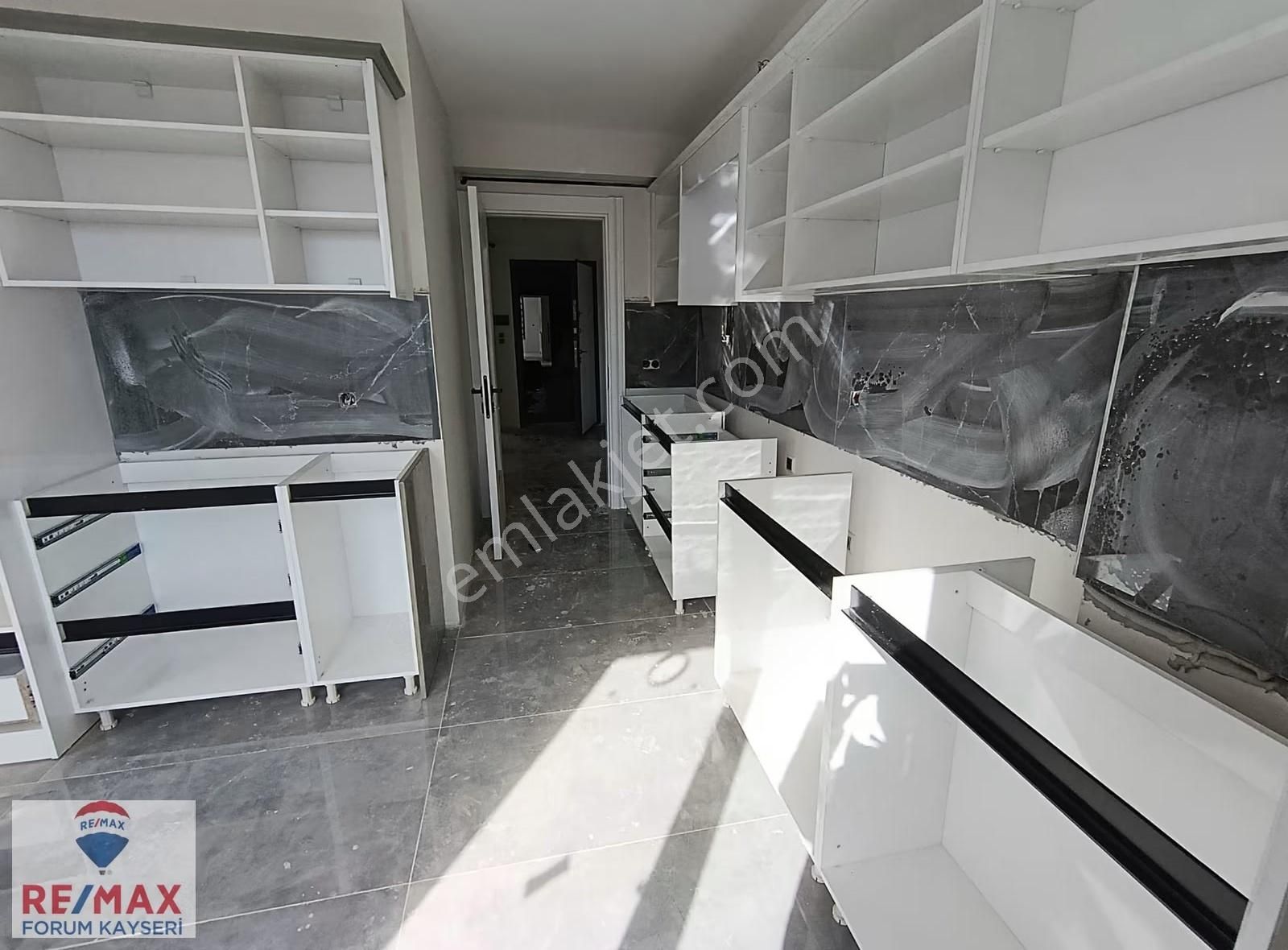 Erkilet Blv Üzeri Polis Okulu Yanı Satılık 3+1 Daire - Görsel 6