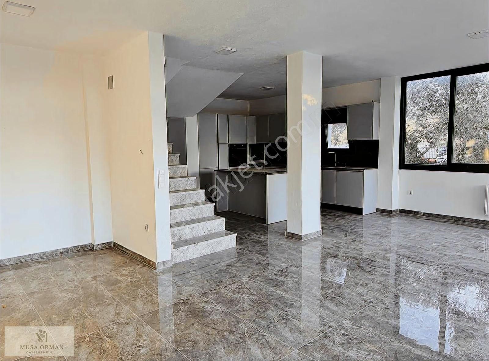 Yalıkavakta 3+1 | Tam Müstakil Kiralık - Görsel 2