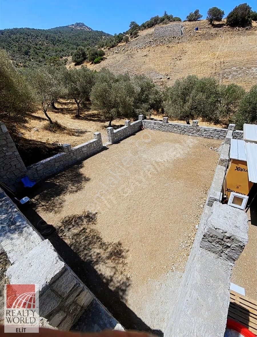 Yeni Foça Cumhuriyet Mahallesinde Doğa İçinde Yatırımlık Arsa - Görsel 4