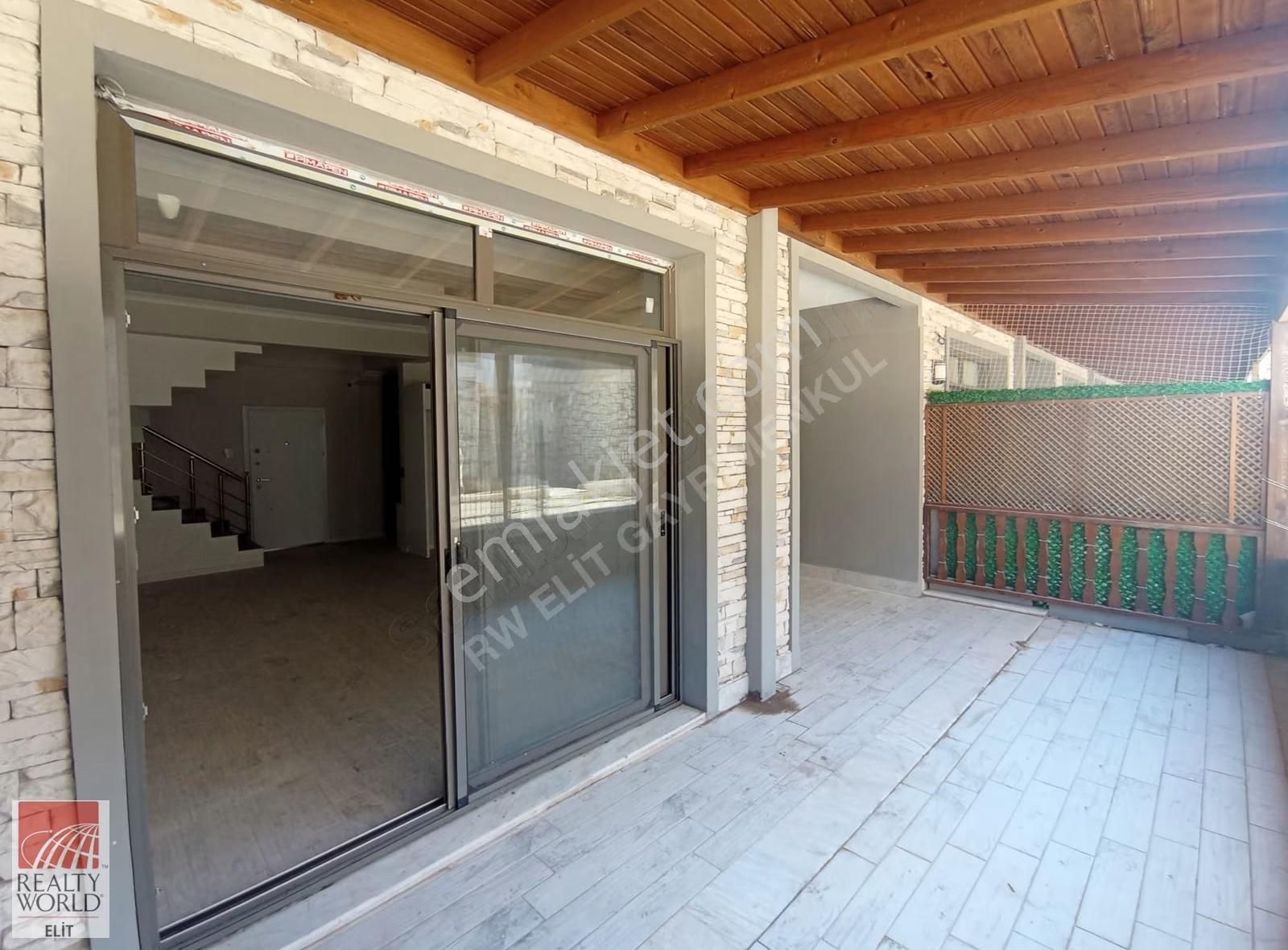 Yeni Foçada Denize 100 M Lüks 3+1 Dubleks Havuzlu Site Teraslı - Görsel 28