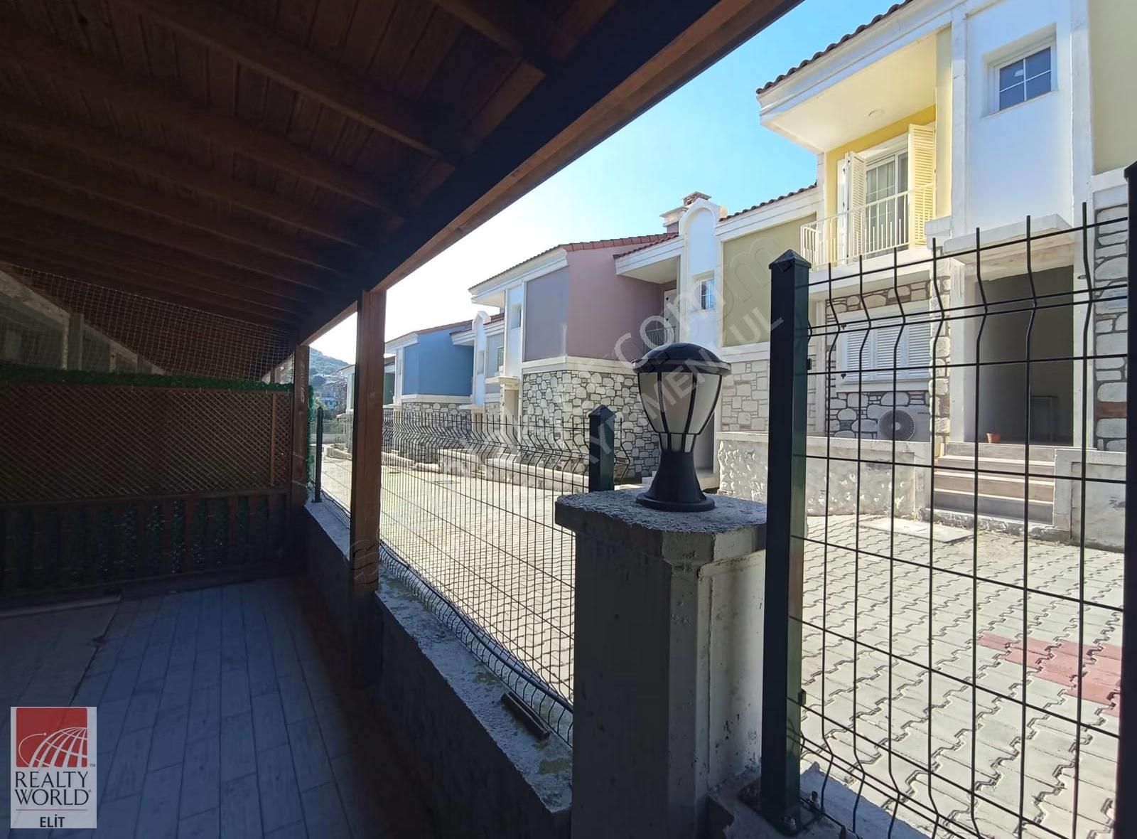 Yeni Foçada Denize 100 M Lüks 3+1 Dubleks Havuzlu Site Teraslı - Görsel 5