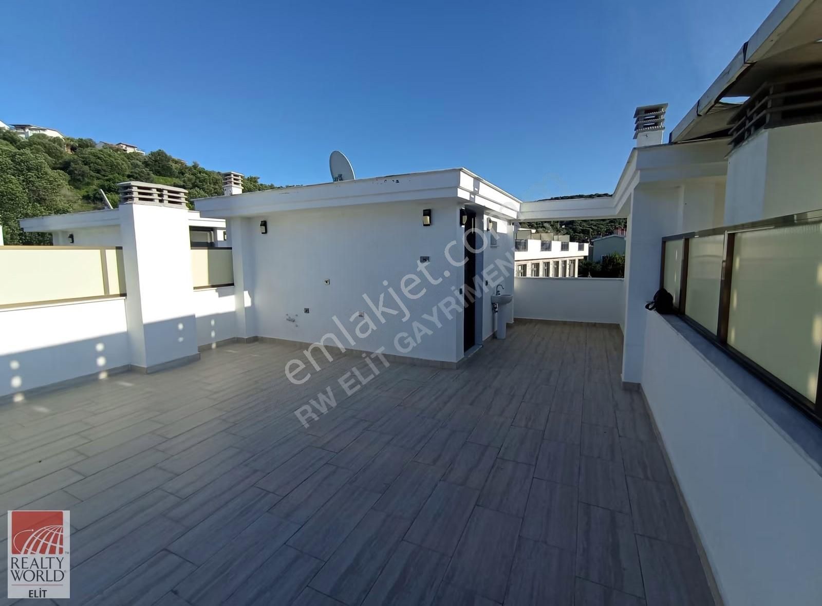 Yeni Foçada Denize 100 M Lüks 3+1 Dubleks Havuzlu Site Teraslı - Görsel 16