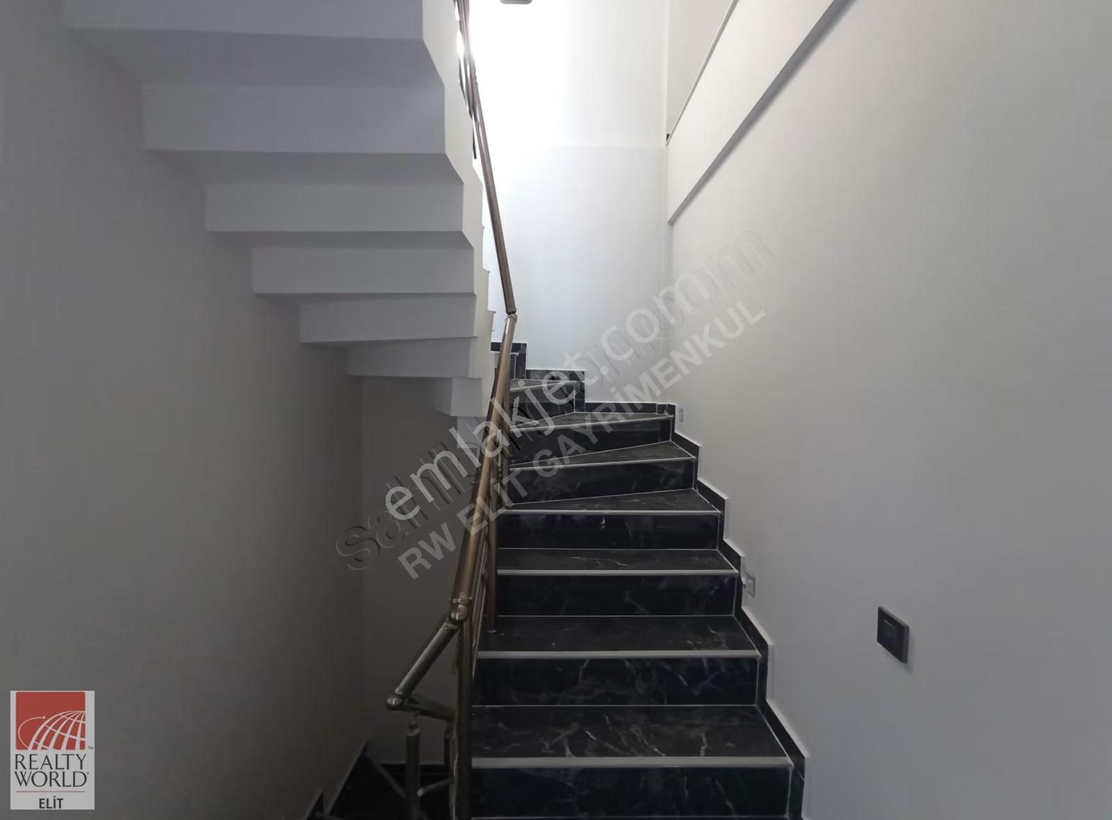 Yeni Foçada Denize 100 M Lüks 3+1 Dubleks Havuzlu Site Teraslı - Görsel 22