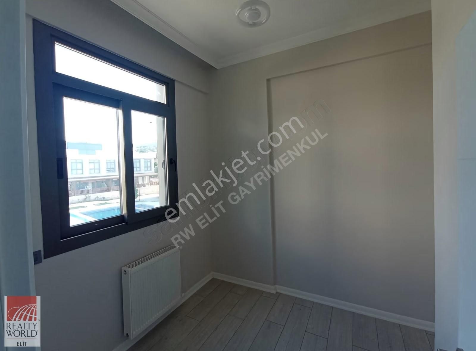 Yeni Foçada Denize 100 M Lüks 3+1 Dubleks Havuzlu Site Teraslı - Görsel 24