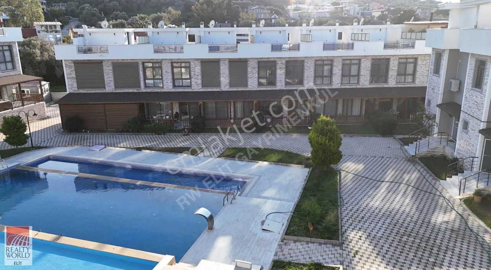 Yeni Foçada Denize 100 M Lüks 3+1 Dubleks Havuzlu Site Teraslı - Görsel 27